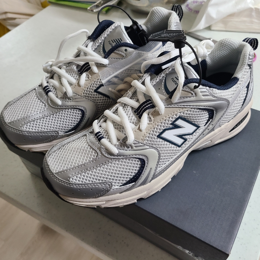 New Balance 530 Steel Grey 착용 스타일