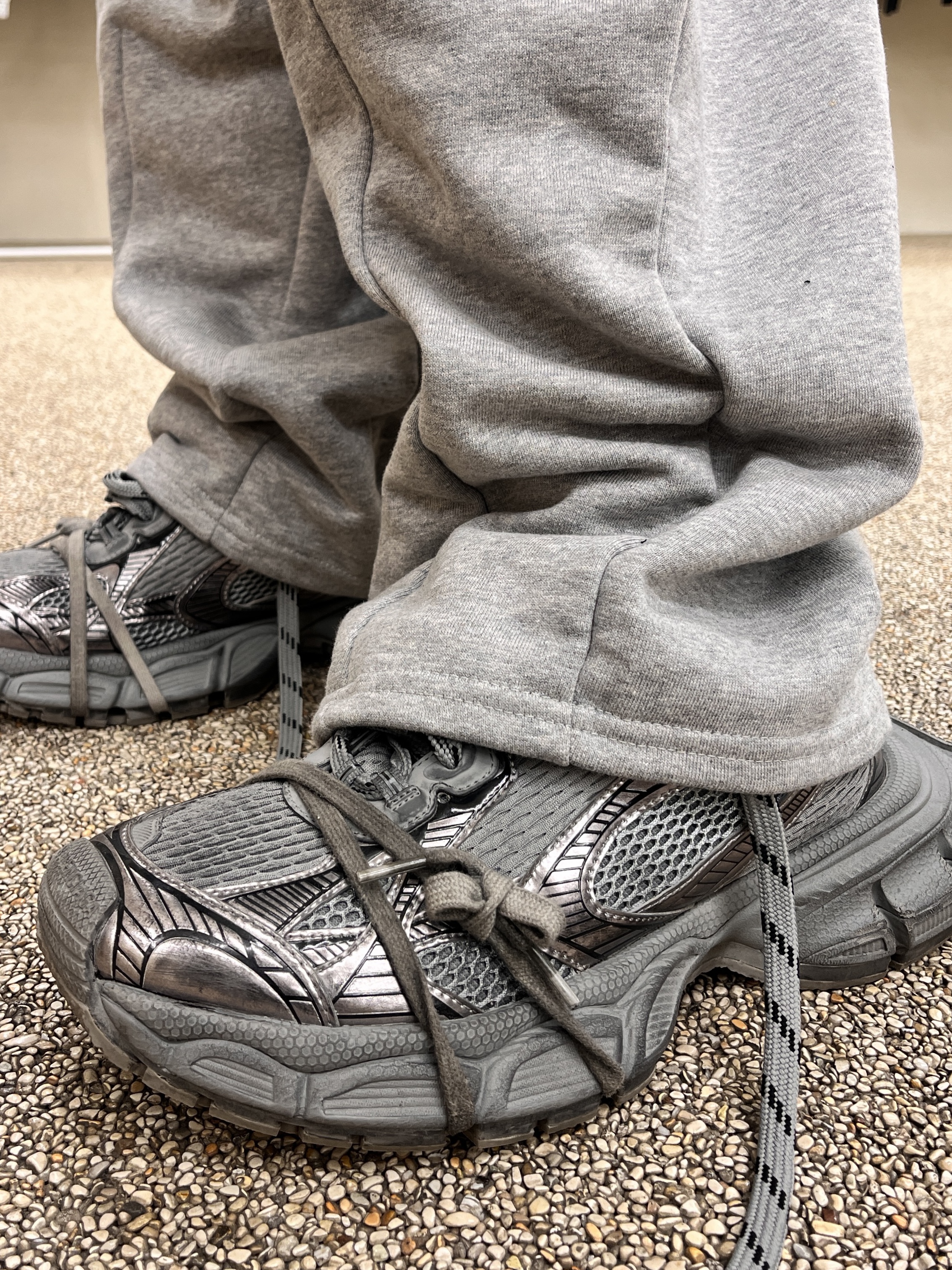 Balenciaga 3XL Sneakers Grey Black 착용 스타일 - 3