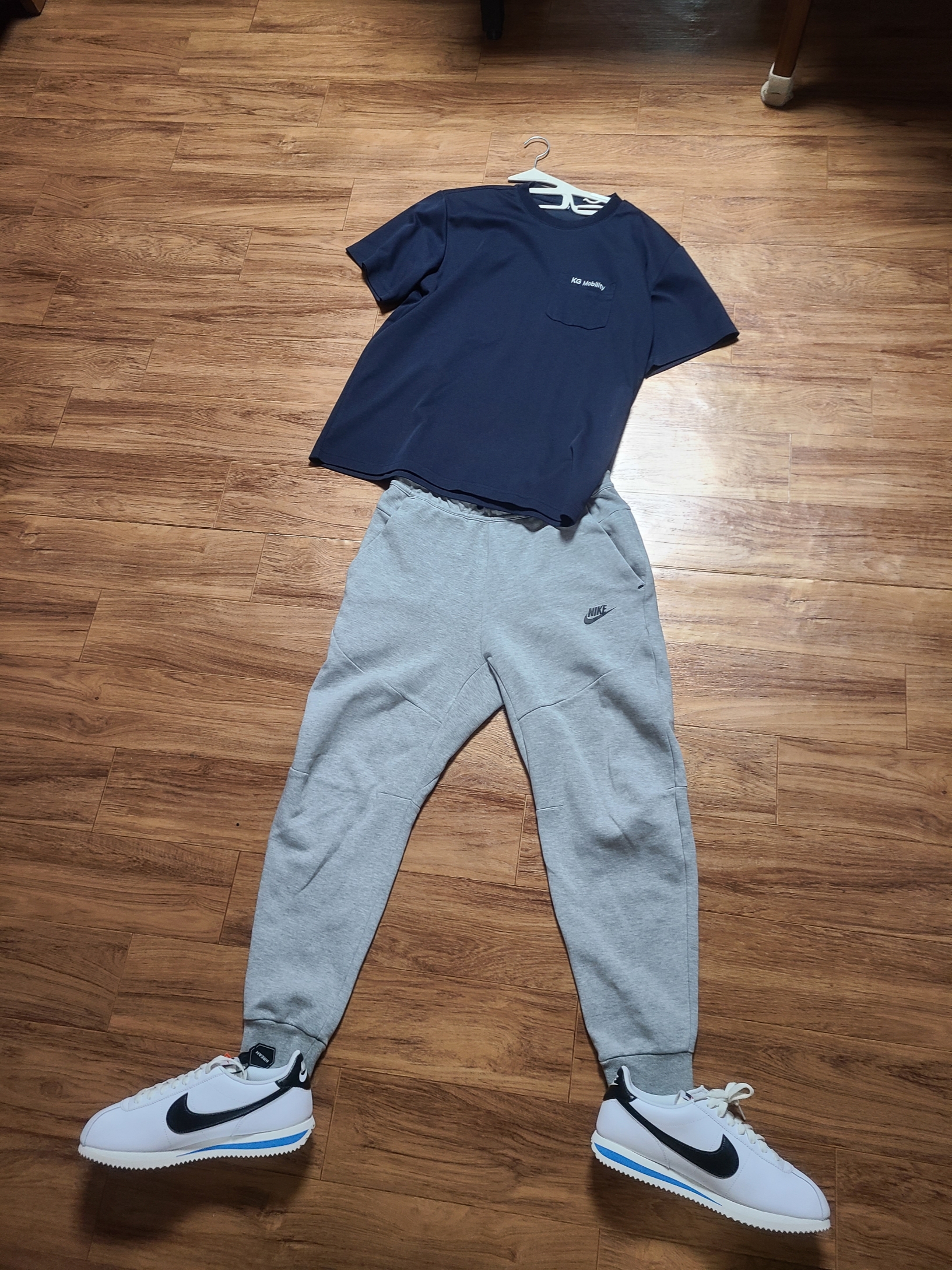 Nike Cortez White and Black, Nike NSW Tech Fleece Jogger Dark Grey Heather - Asia 착용 스타일