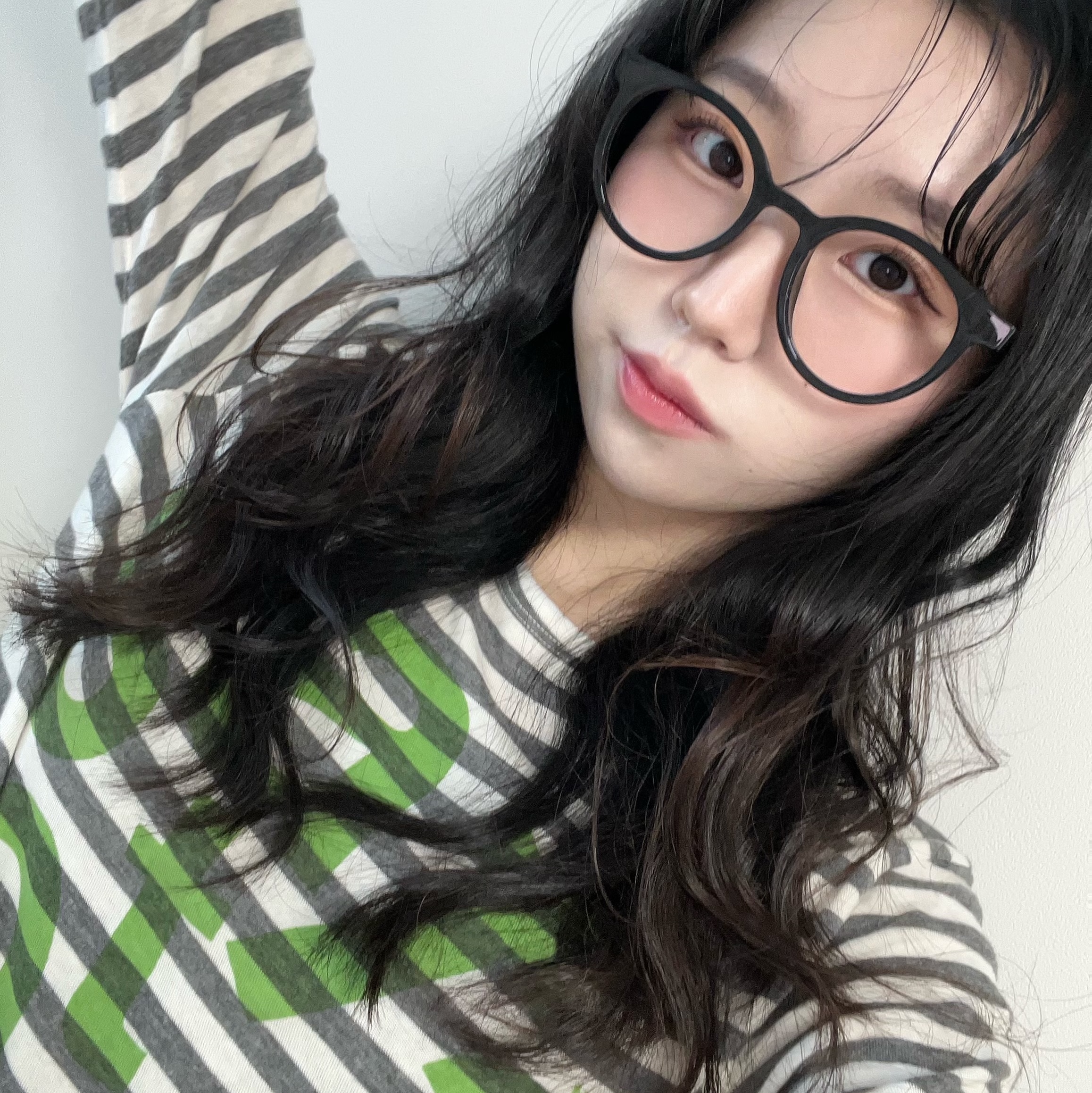 [KREAM 단독] Safarispot Ticketing Stripe Border Tee Gray, [KREAM 단독] Safarispot Women 1/2 Ticketing Stripe Border Tee Gray 착용 스타일 - 1