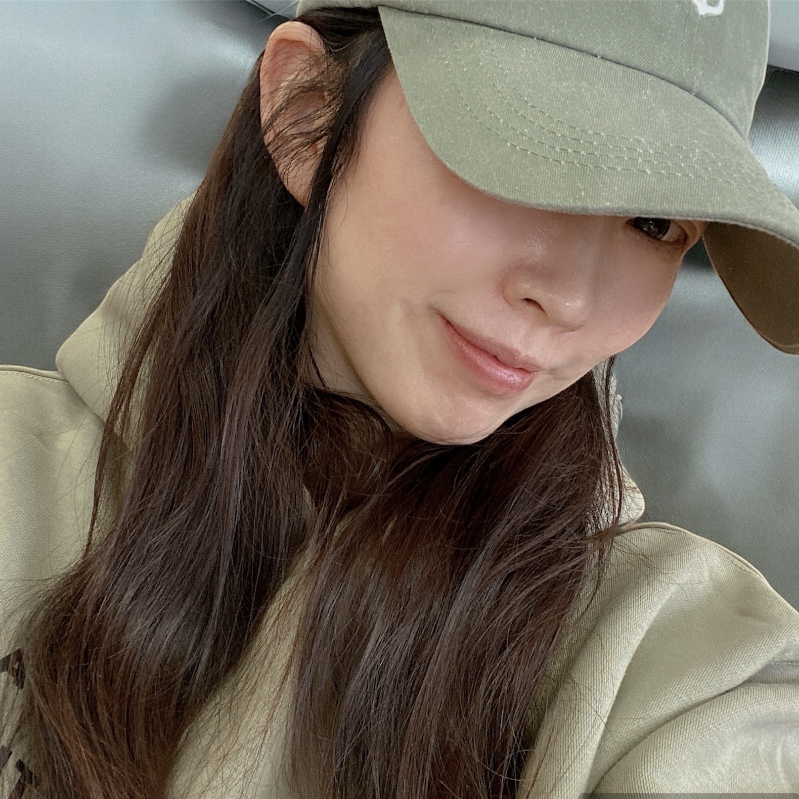 IAB Studio Hoodie Olive 착용 스타일 - 1