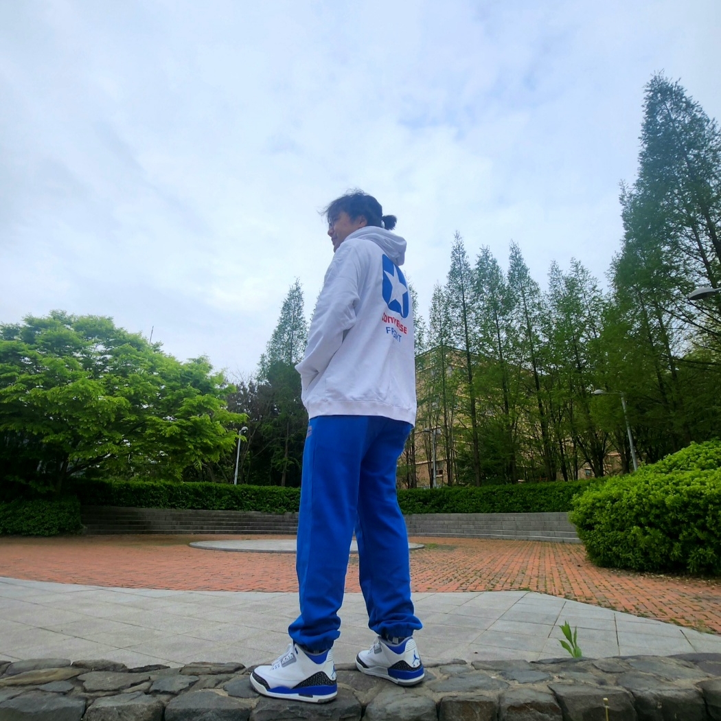 Jordan 3 Retro Racer Blue, Converse x Fragment Hoodie White 착용 스타일