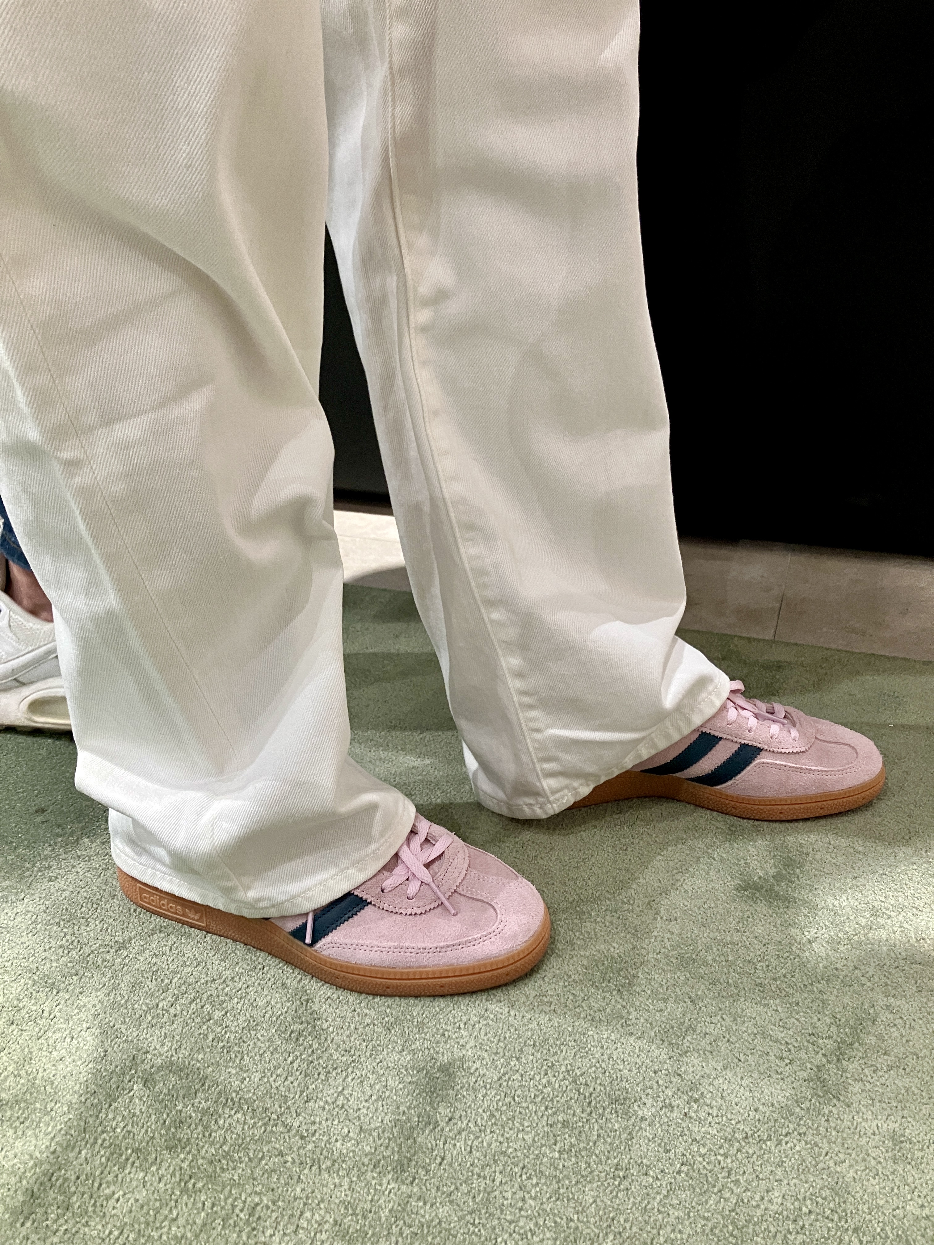 (W) Adidas Spezial Handball Clear Pink 착용 스타일 - 2