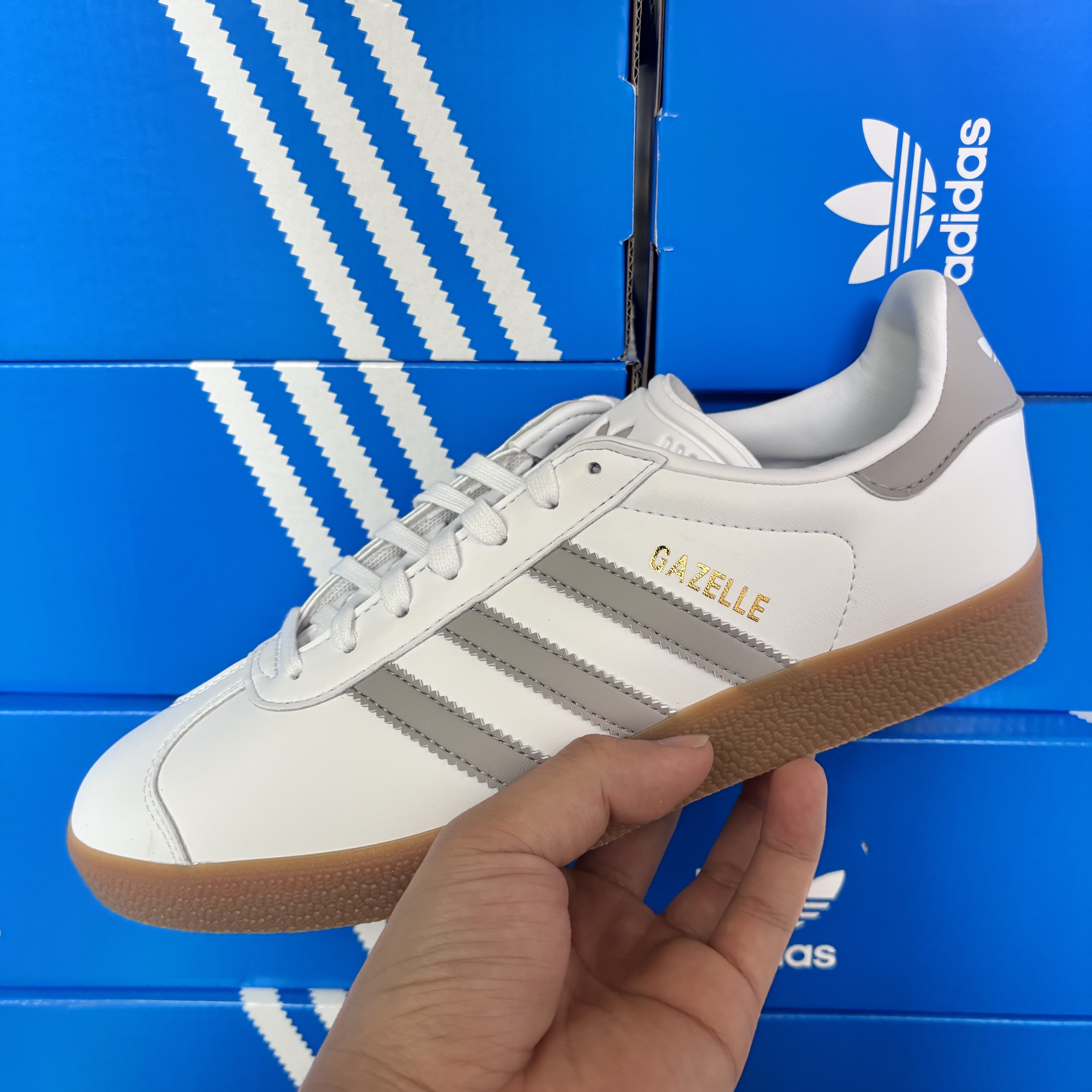 Adidas Gazelle White Grey 착용 스타일