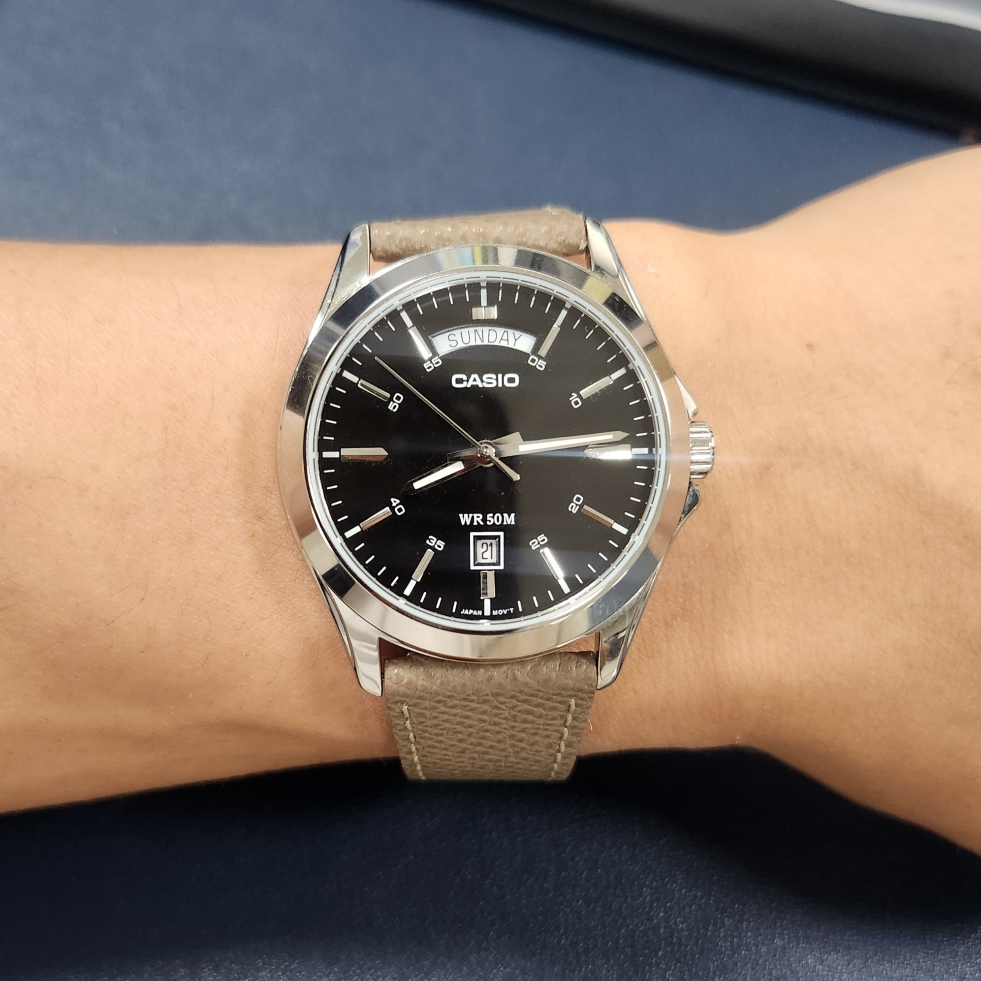 Casio MTP-1370D-1A1 착용 스타일