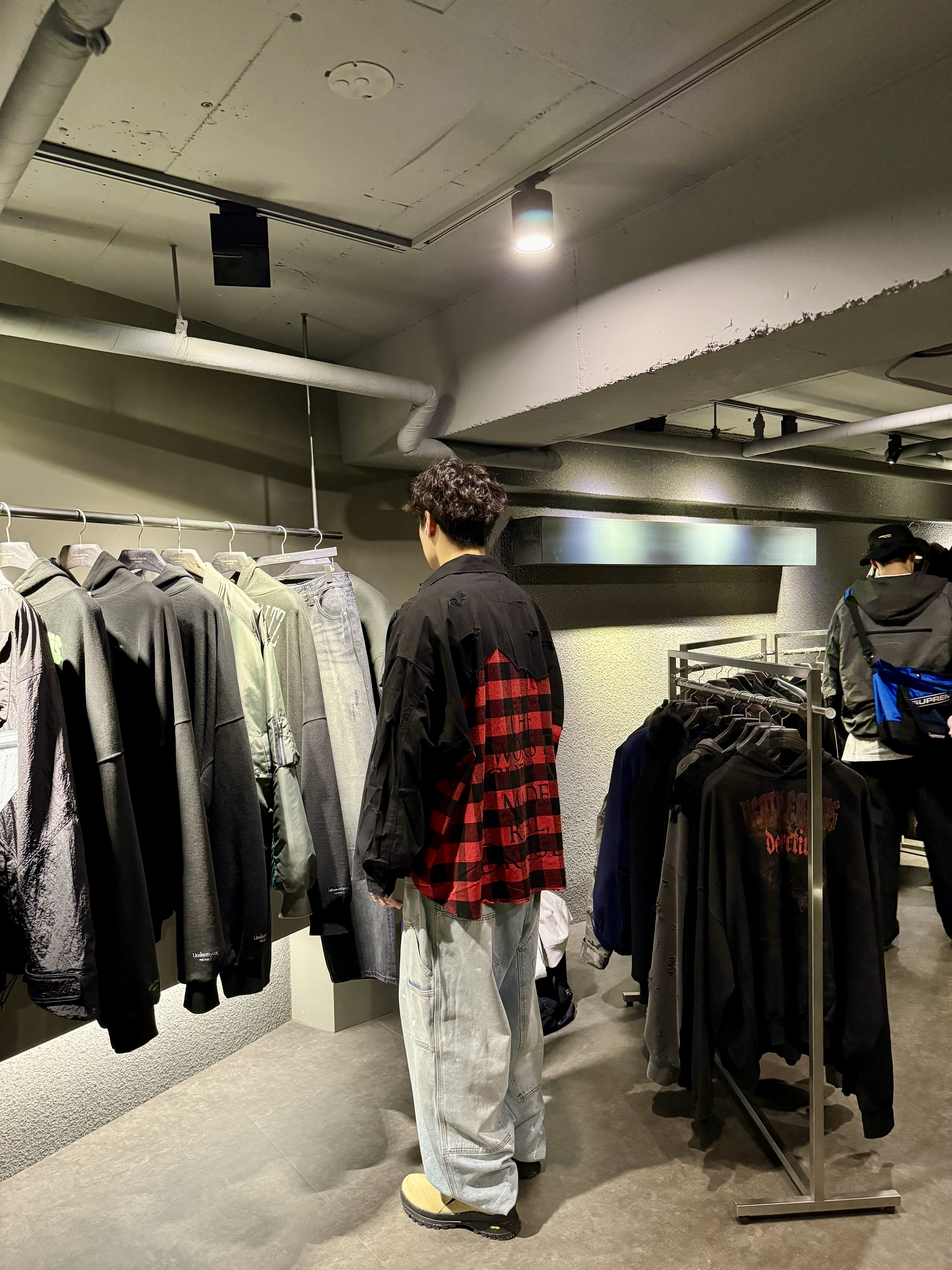 Stussy World Tour Hoodie Ash Heather 2023, Project G/R Backward Carpenter Pants Blue 착용 스타일 - 3
