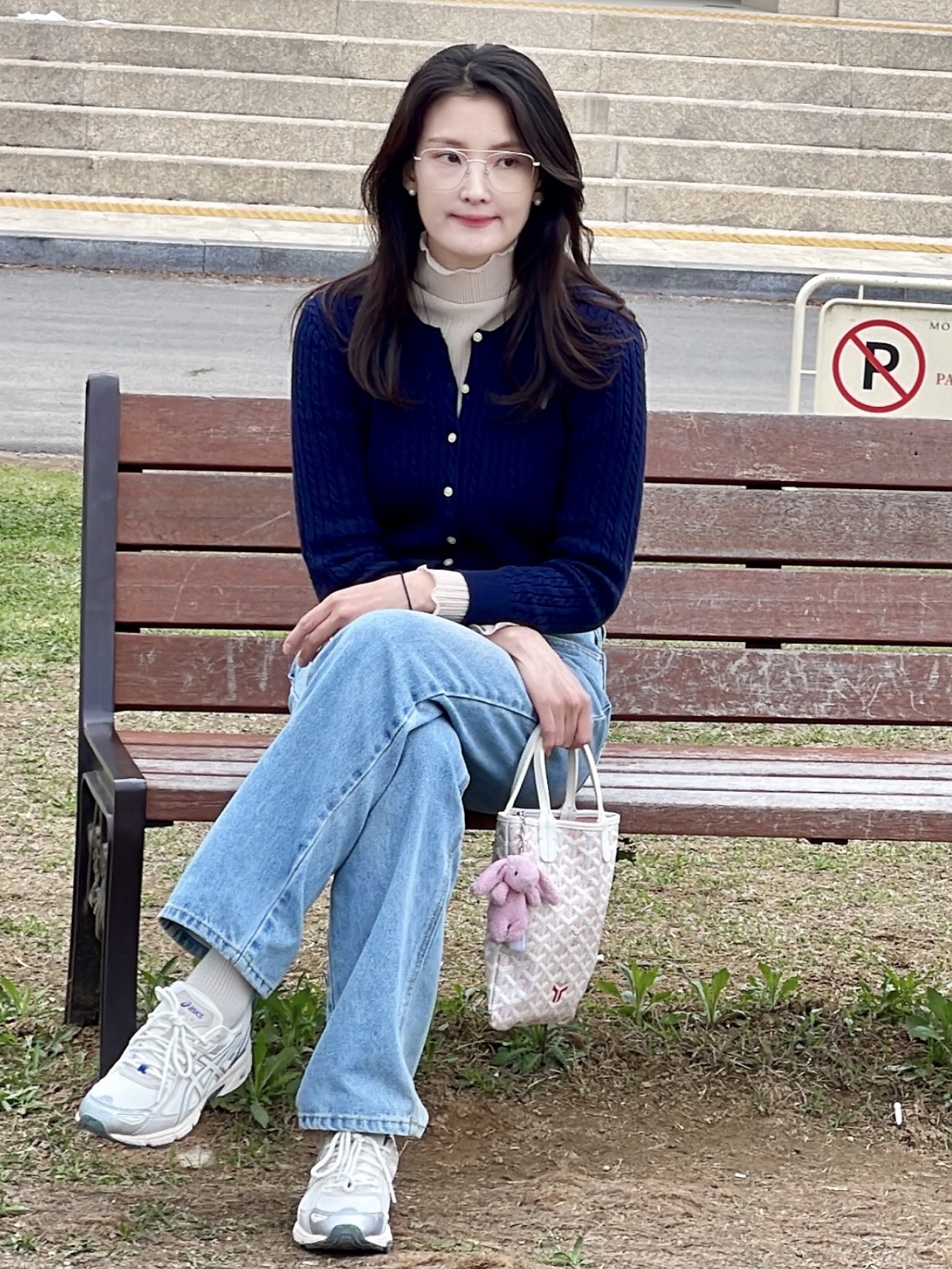 Goyard Poitiers Claire-Voie Bag Powder Pink, Jellycat Bashful Bunny Bag Charm Tulip 착용 스타일 - 2