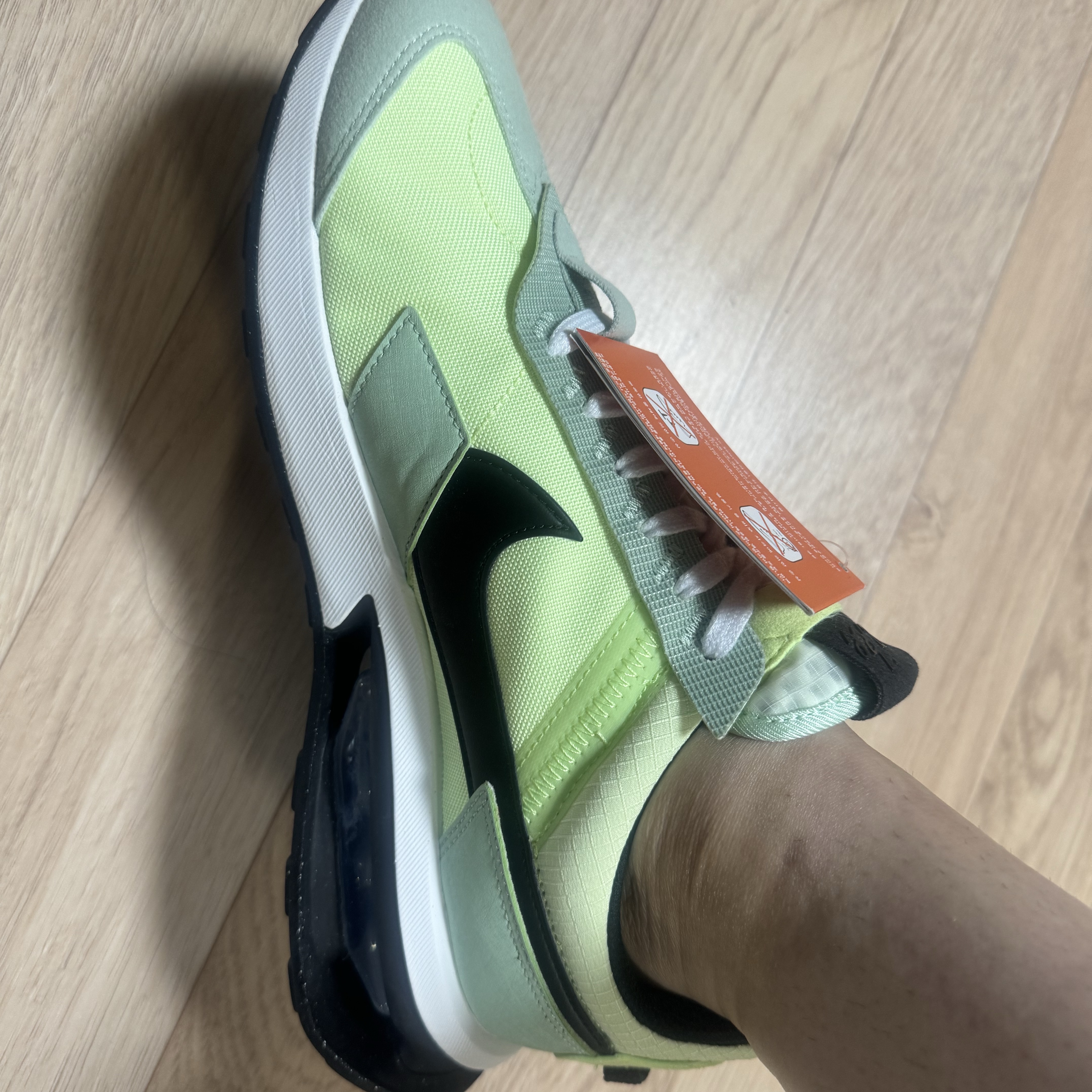 Nike Air Max Pre-Day Liquid Lime 착용 스타일