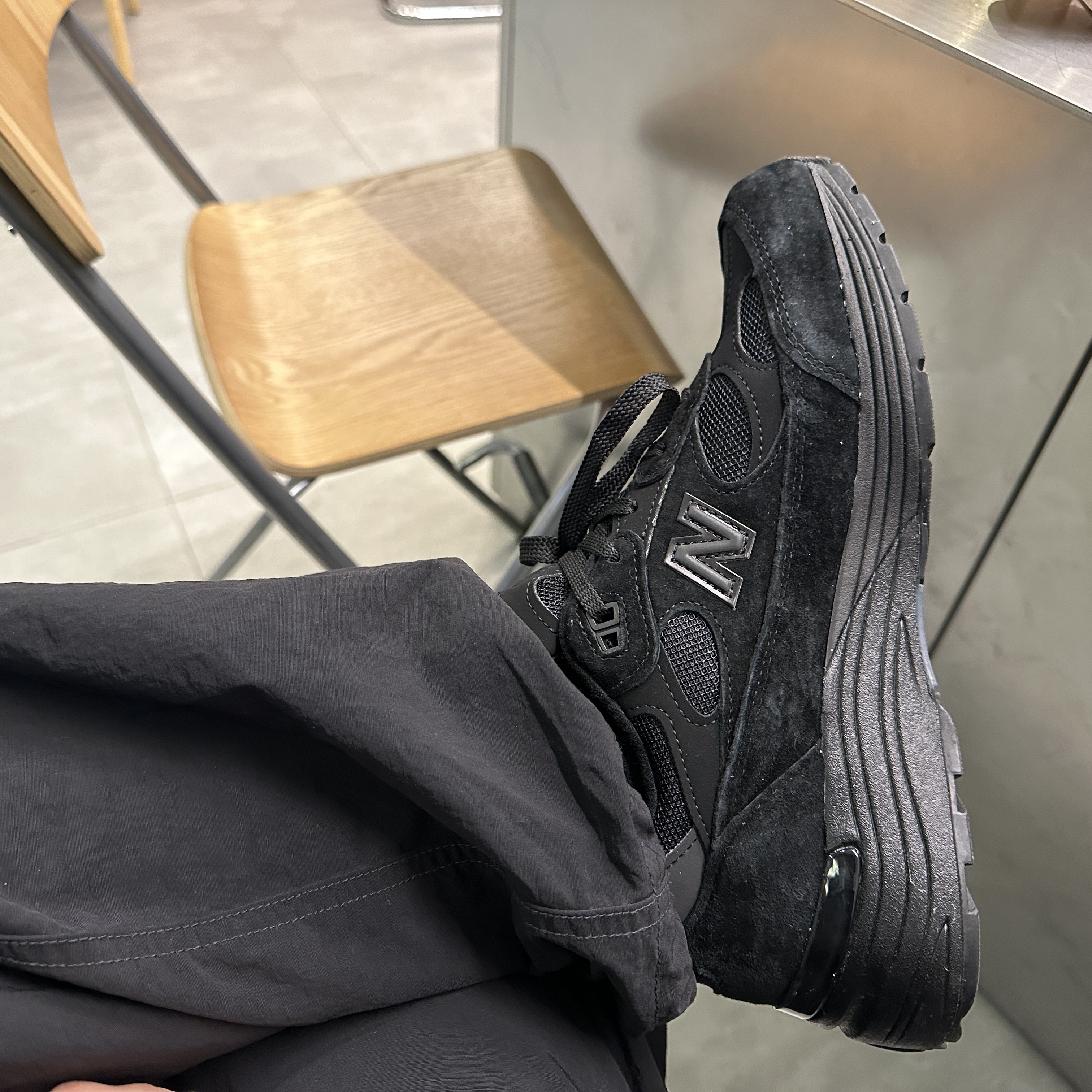 New Balance 992 Made in USA Triple Black 착용 스타일 - 3