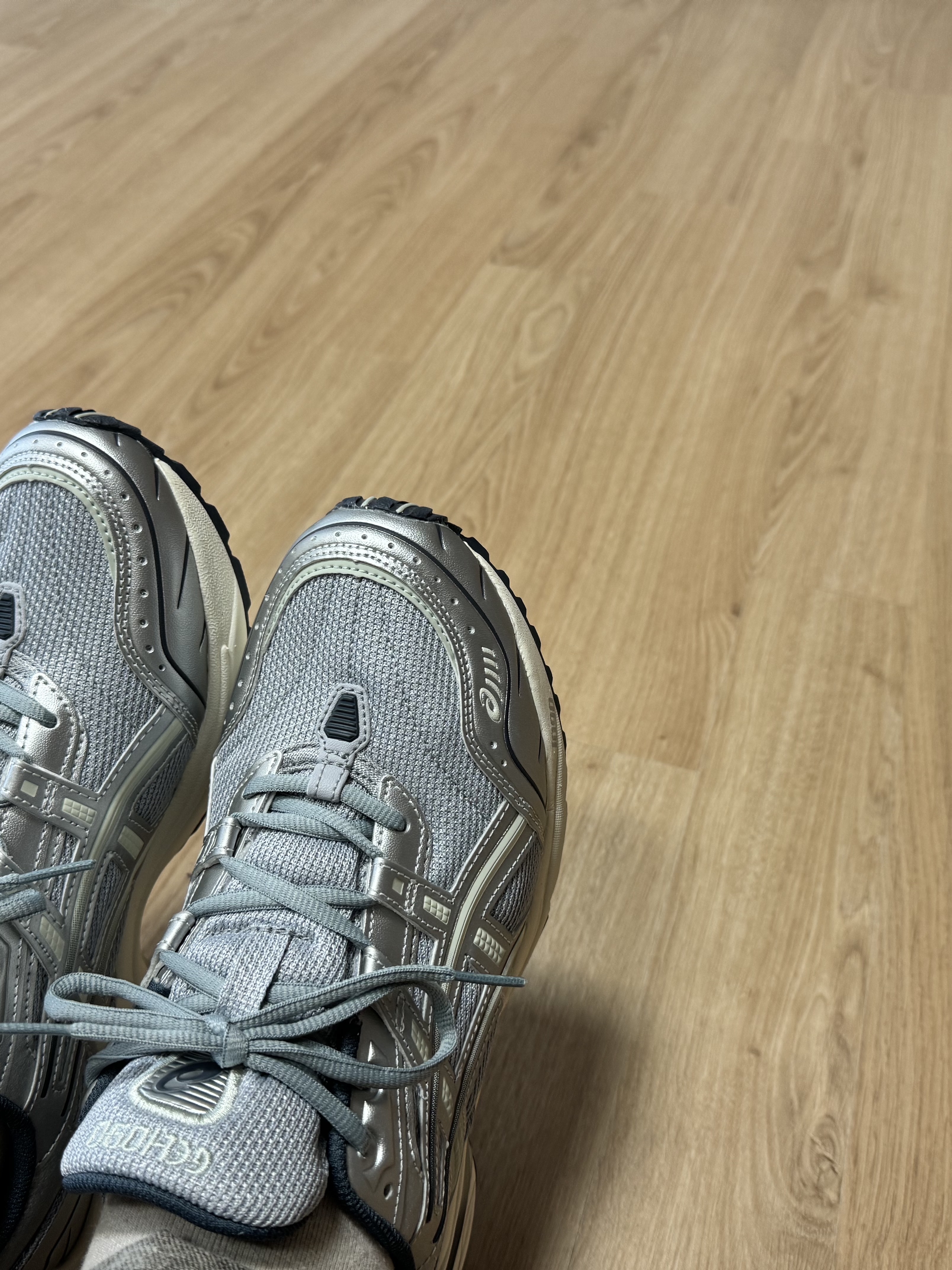 Asics Gel-1090 Piedmont Grey 착용 스타일 - 2