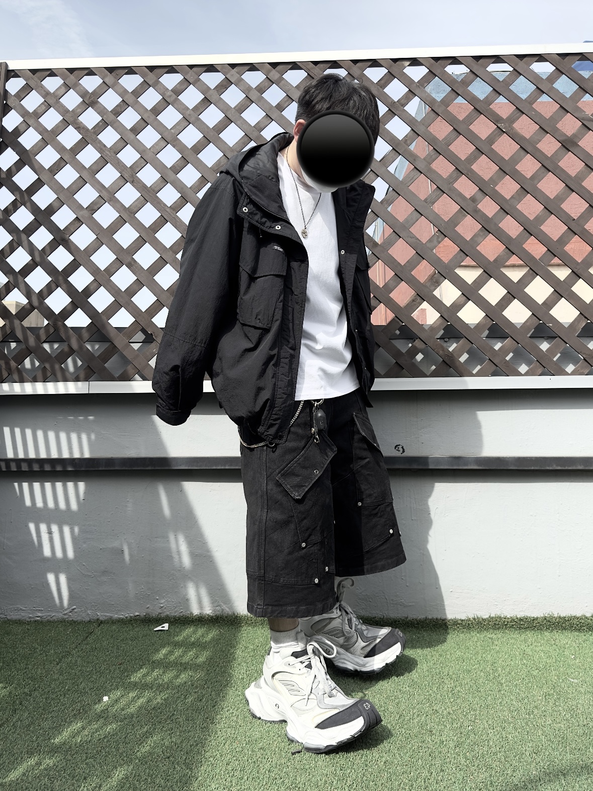 Balenciaga Cargo Sneakers White Grey 착용 스타일 - 1