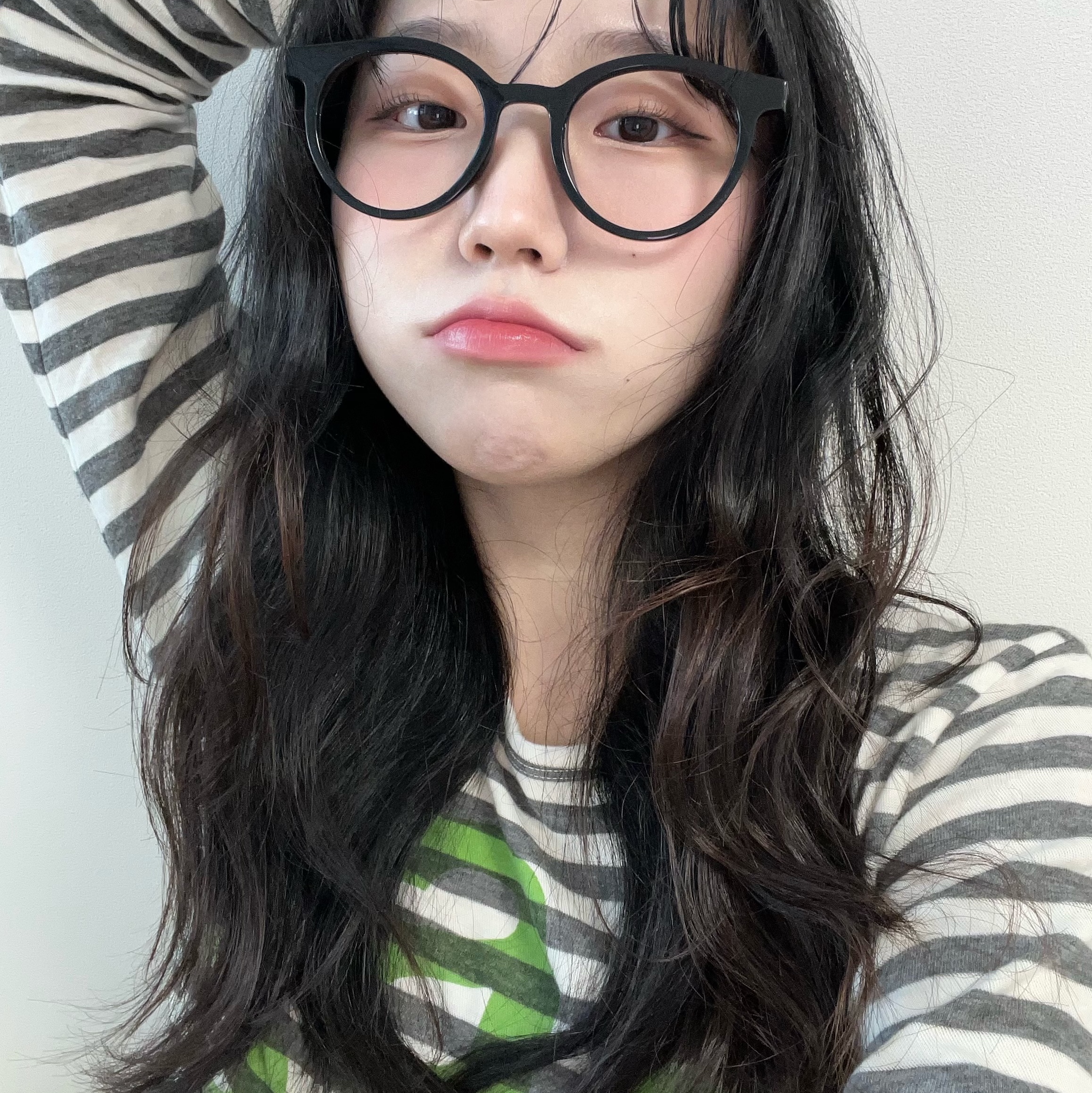 [KREAM 단독] Safarispot Ticketing Stripe Border Tee Gray, [KREAM 단독] Safarispot Women 1/2 Ticketing Stripe Border Tee Gray 착용 스타일 - 3