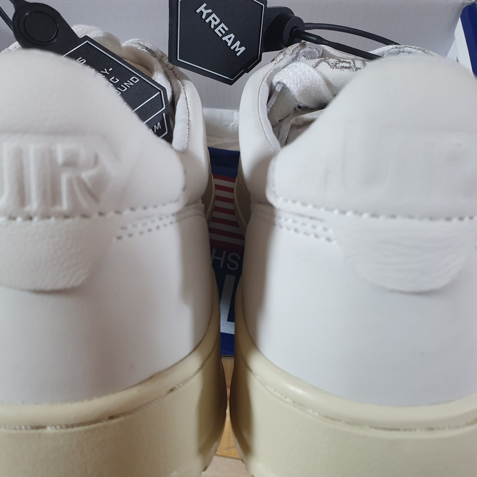 Autry Medalist Low Leather Sneakers White 착용 스타일 - 2