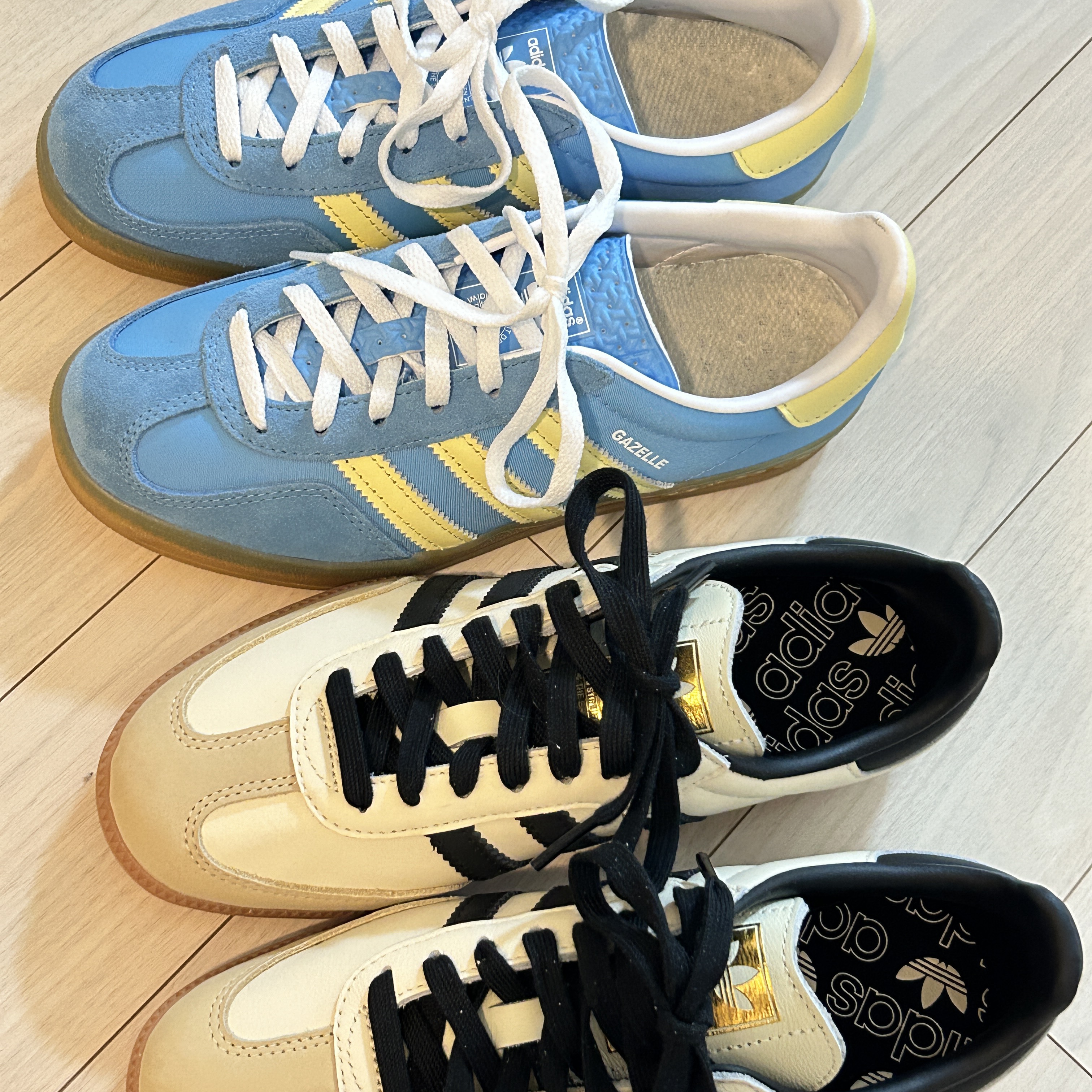 (W) Adidas Samba OG Cream White Core Black, (W) Adidas Gazelle Indoor Semi Blue Burst Almost Yellow 착용 스타일 - 3