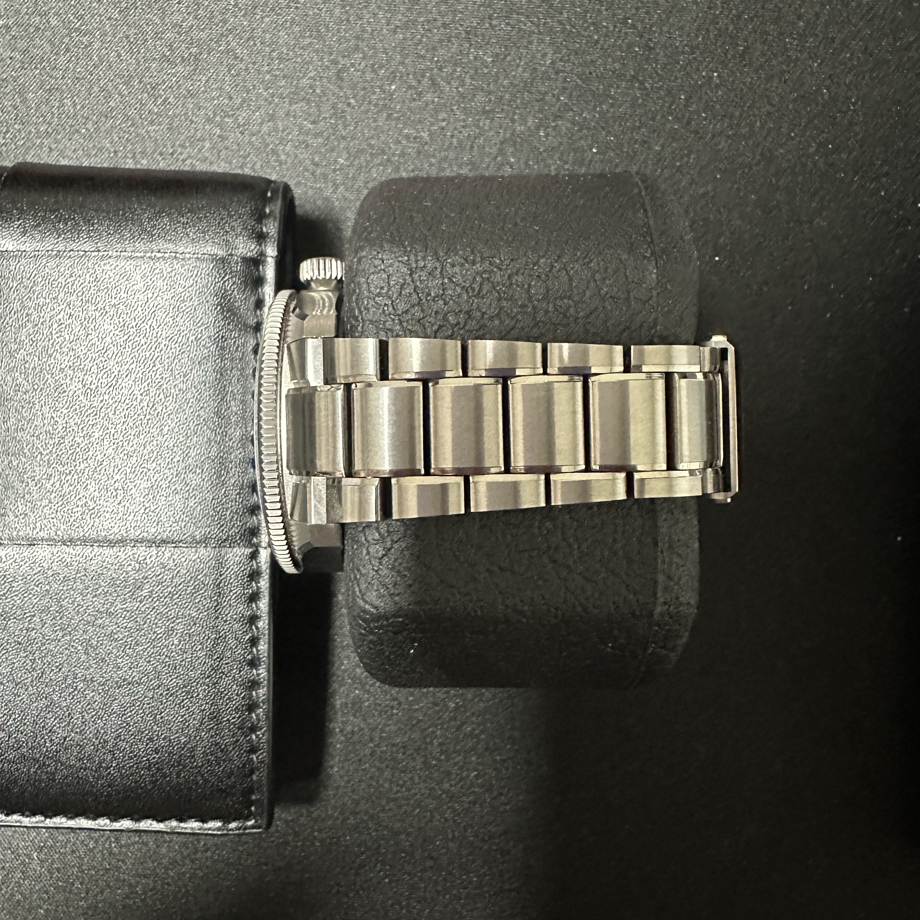 Longines x Hodinkee Limited Edition Spirit Zulu Time Automatic Titanium Washed Black 착용 스타일 - 4
