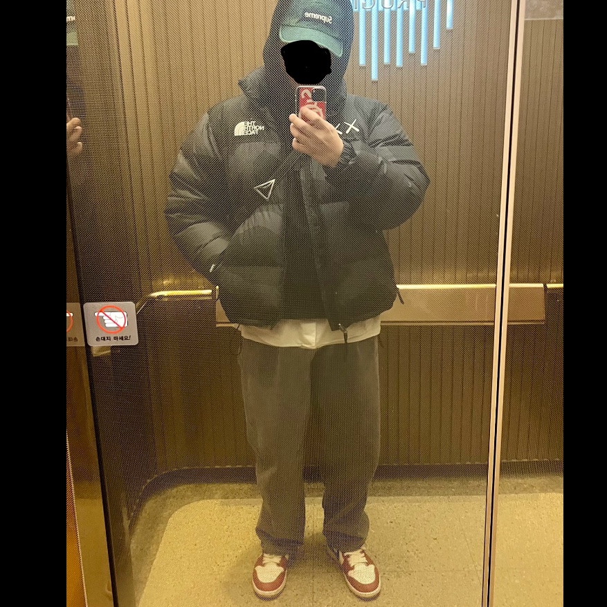 Jordan 1 Retro High OG Chicago 2022, The North Face x Kaws Retro 1996 Nuptse Jacket Black Print - 22FW 착용 스타일