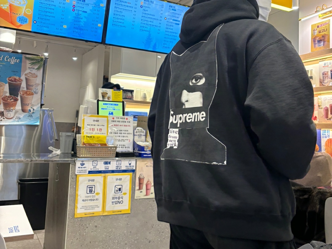 Supreme Catwoman Hooded Sweatshirt Black - 23FW 착용 스타일 - 1