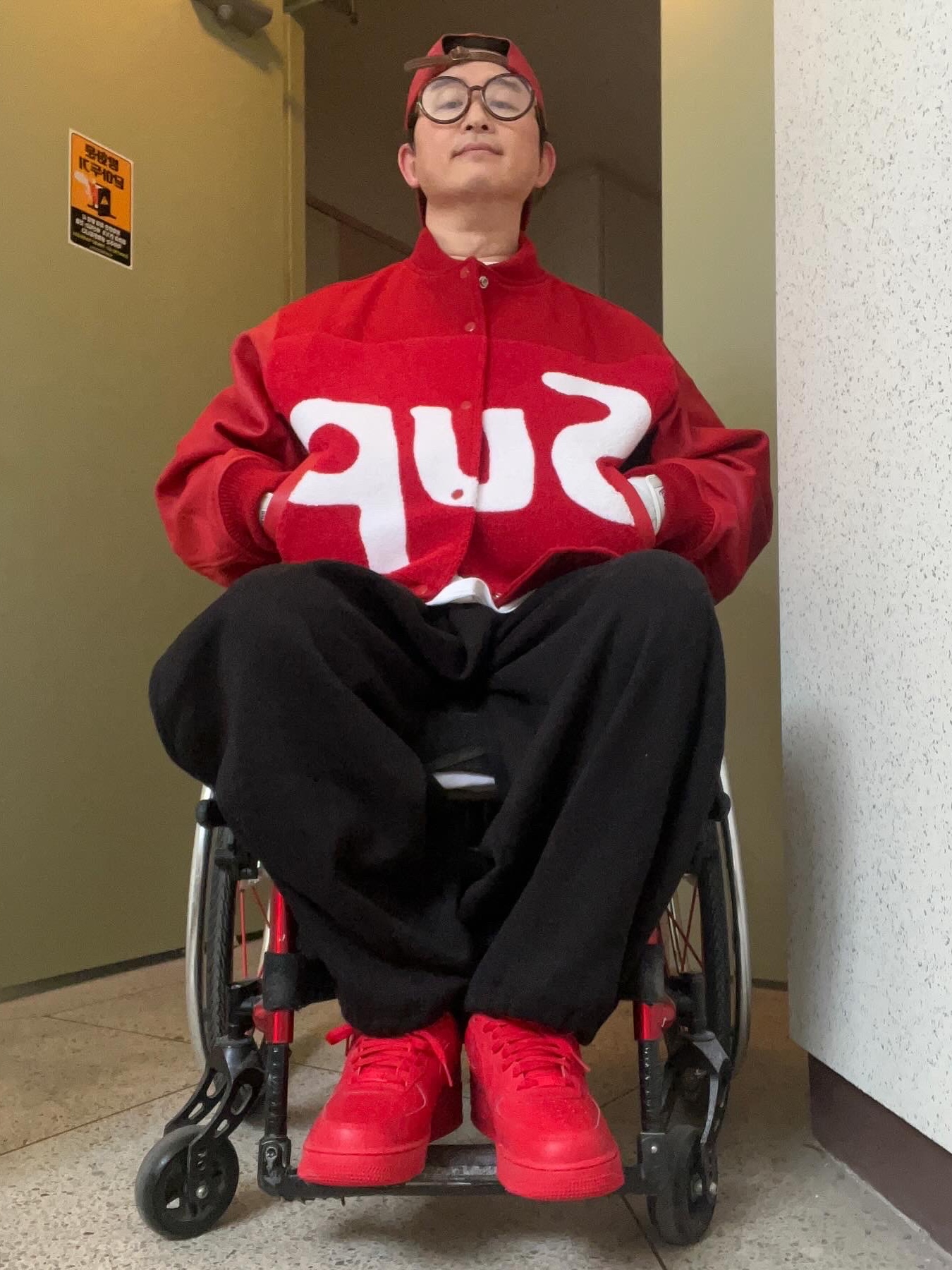 Supreme Big Logo Chenille Varsity Jacket Red - 24SS, Nike Air Force 1 '07 LV8 Low 1 Triple Red 착용 스타일 - 4