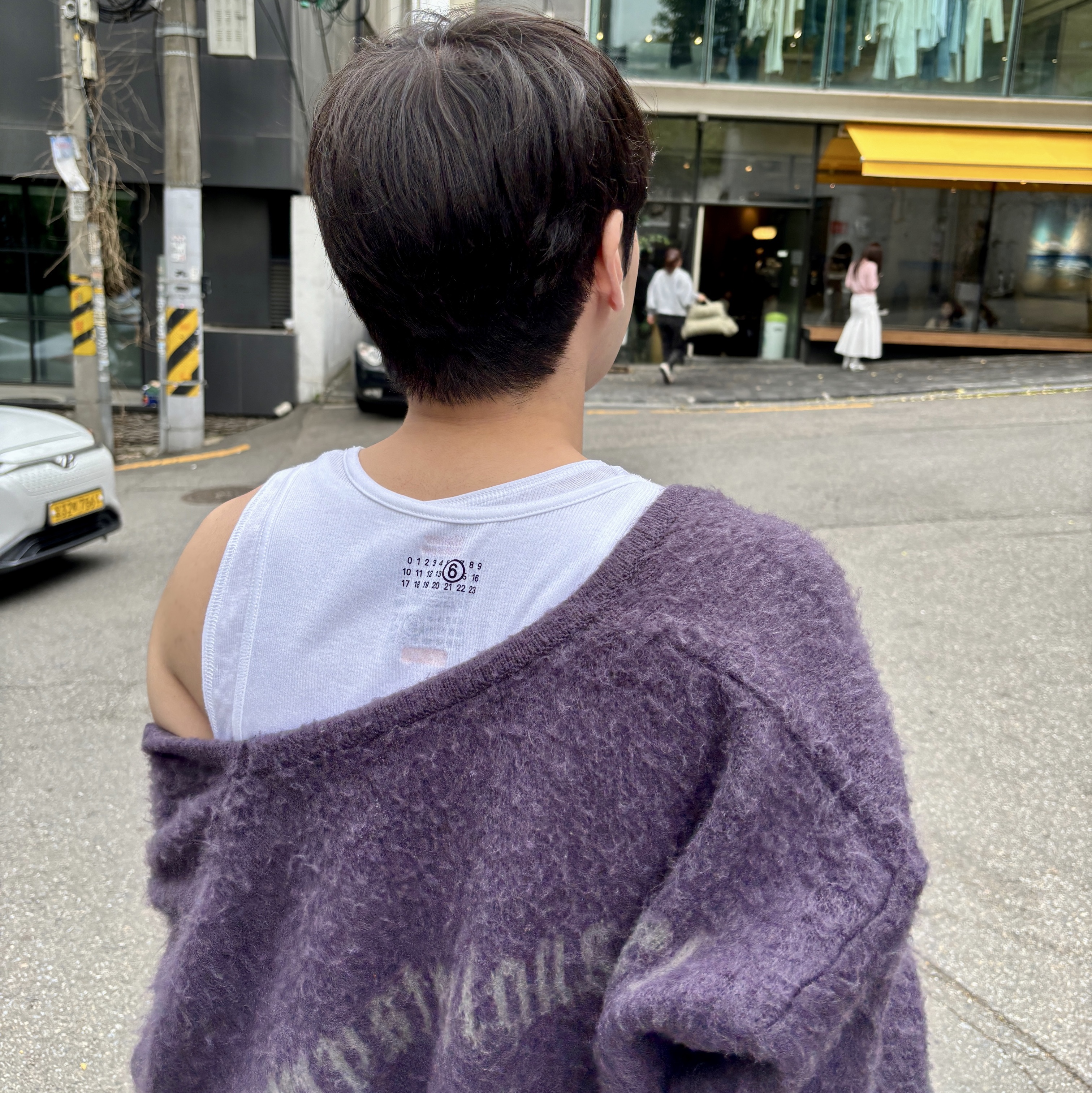 Supreme x MM6 Maison Margiela Hanes Tagless Tank Top White (1 Pack) - 24SS, Supreme x MM6 Maison Margiela Hanes Tagless Tank Top Black (1 Pack) - 24SS 착용 스타일