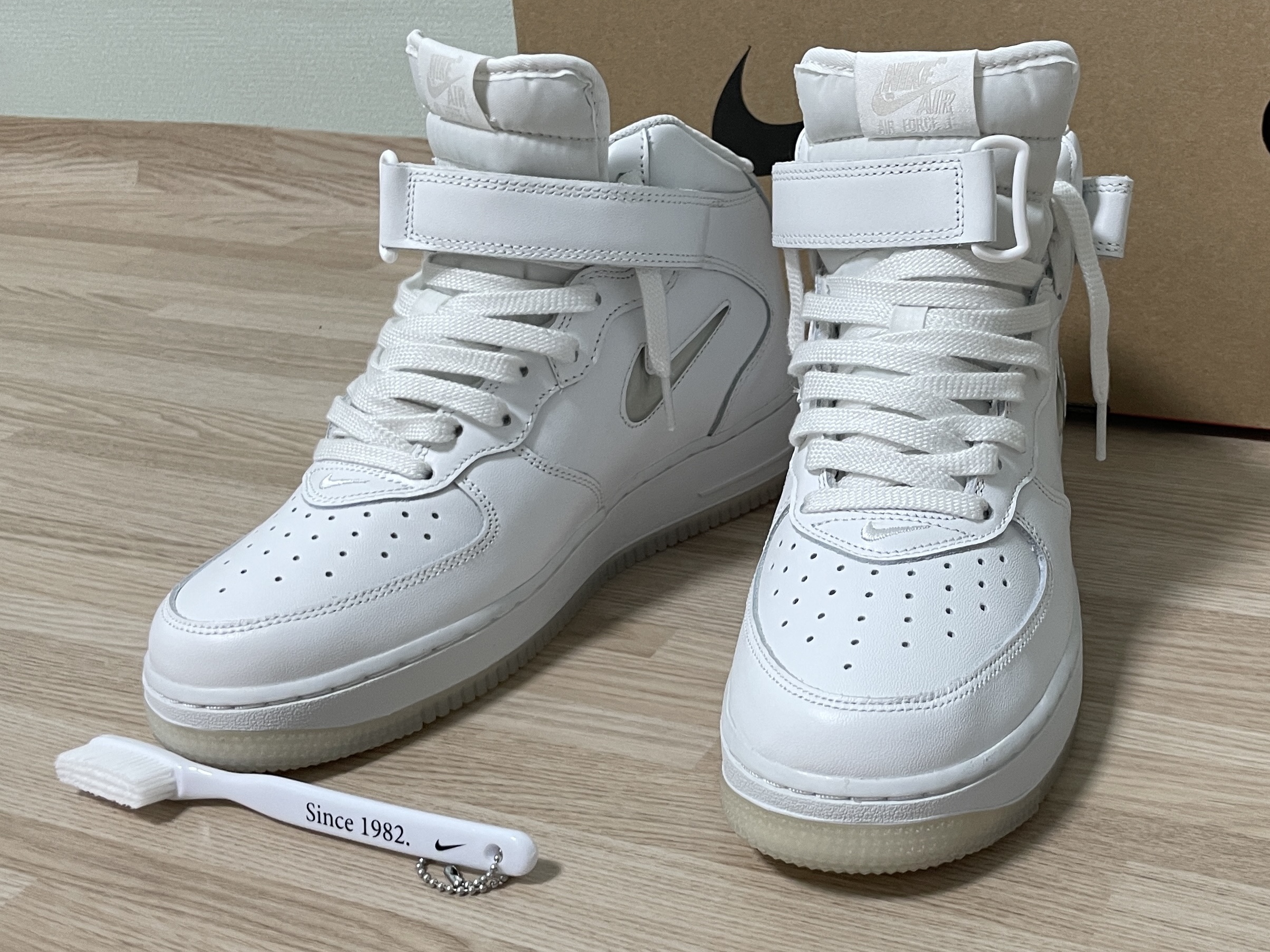 Nike Air Force 1 Mid '07 Color of the Month Summit White 착용 스타일 - 1