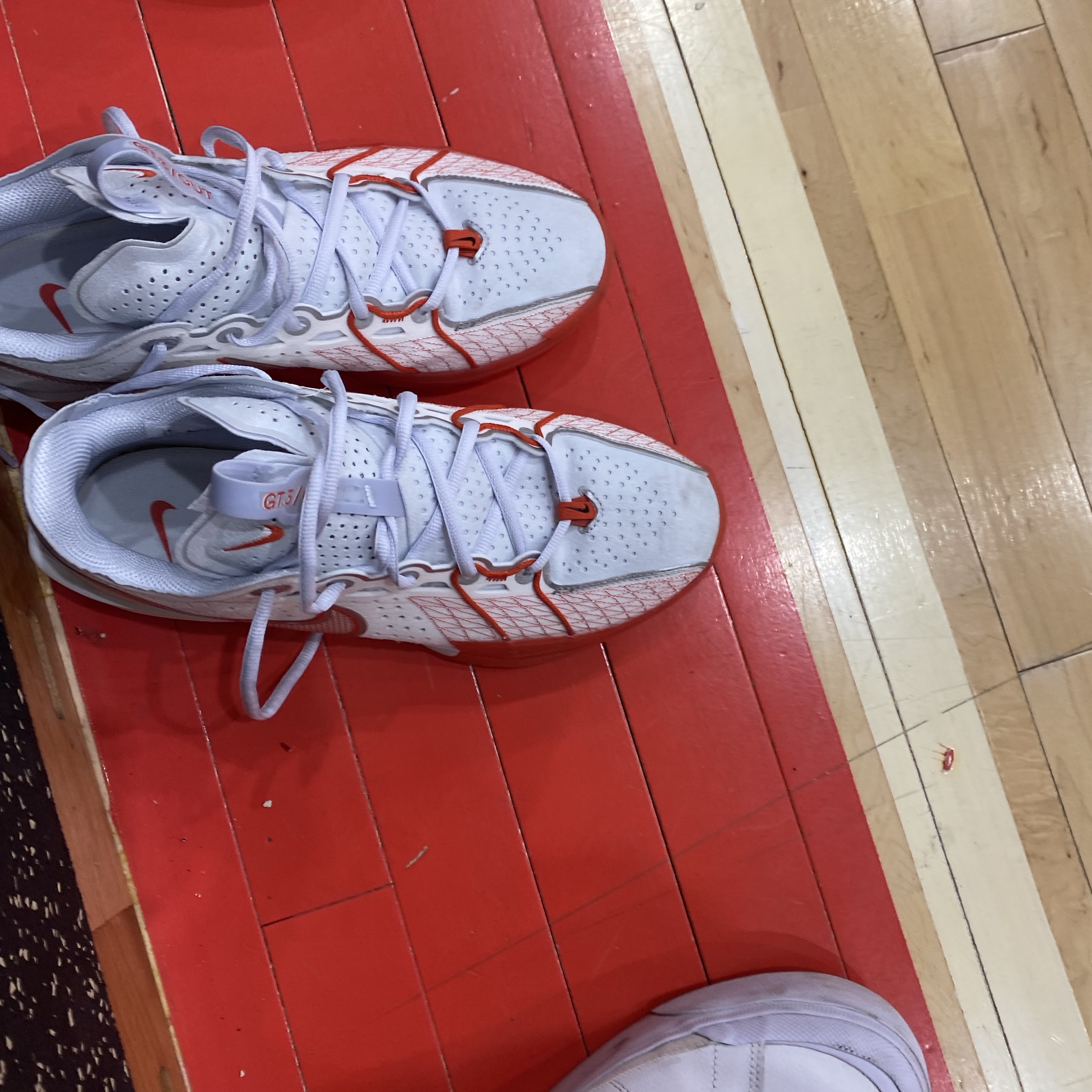 Nike Air Zoom GT Cut 3 EP Summit White Picante Red 착용 스타일 - 2
