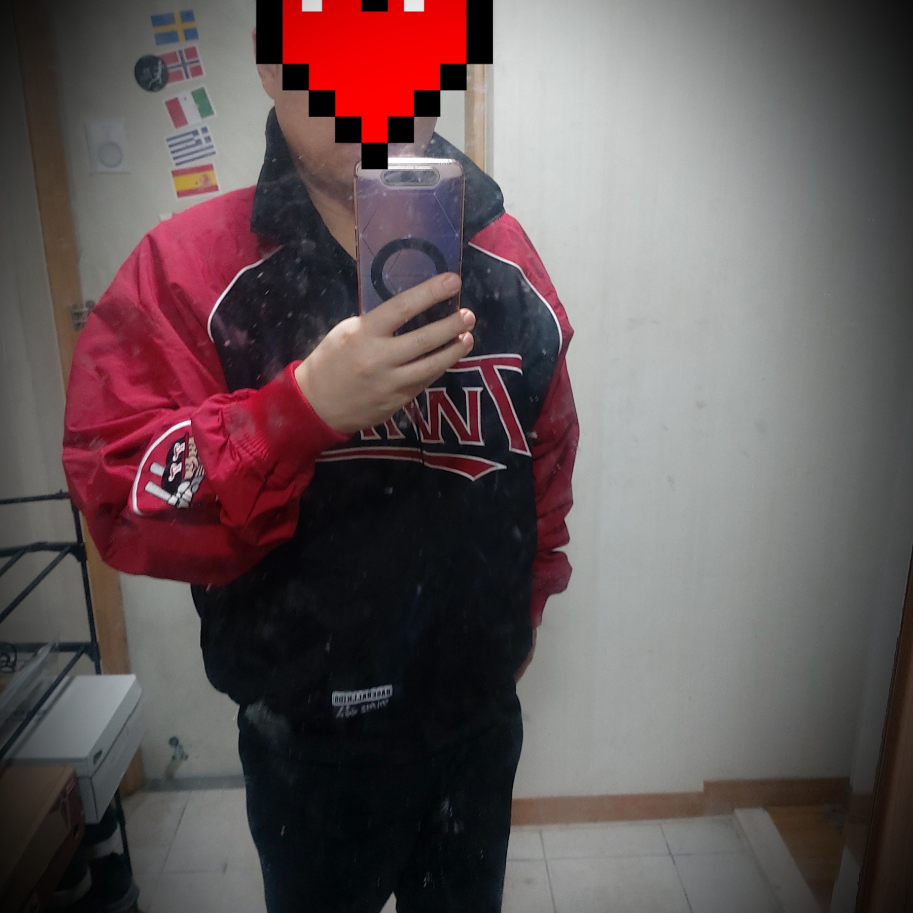 BDNS x LG TWINS Dugout Jacket Red 착용 스타일