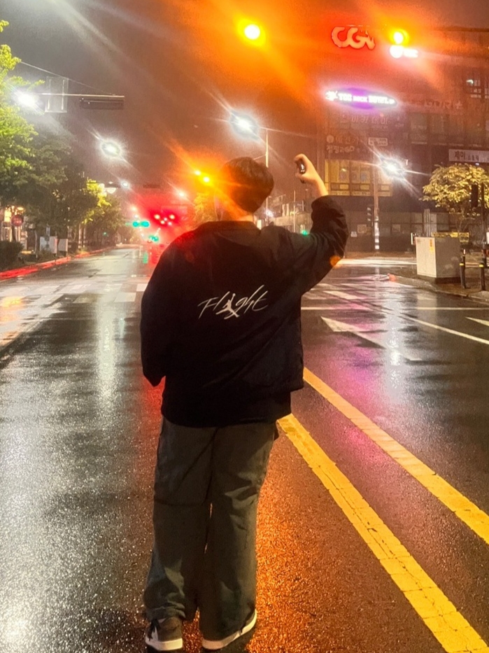 Jordan 1 x Travis Scott Retro Low OG SP Mocha, Stussy Basic Stussy T-Shirt Black 2024, 2025 착용 스타일