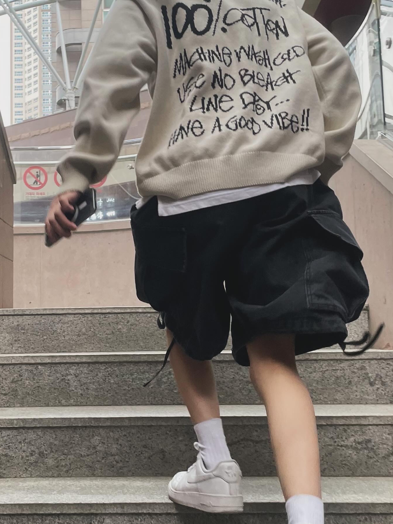 Stussy Care Label Sweater Natural, Nike Air Force 1 '07 Low White 착용 스타일 - 3