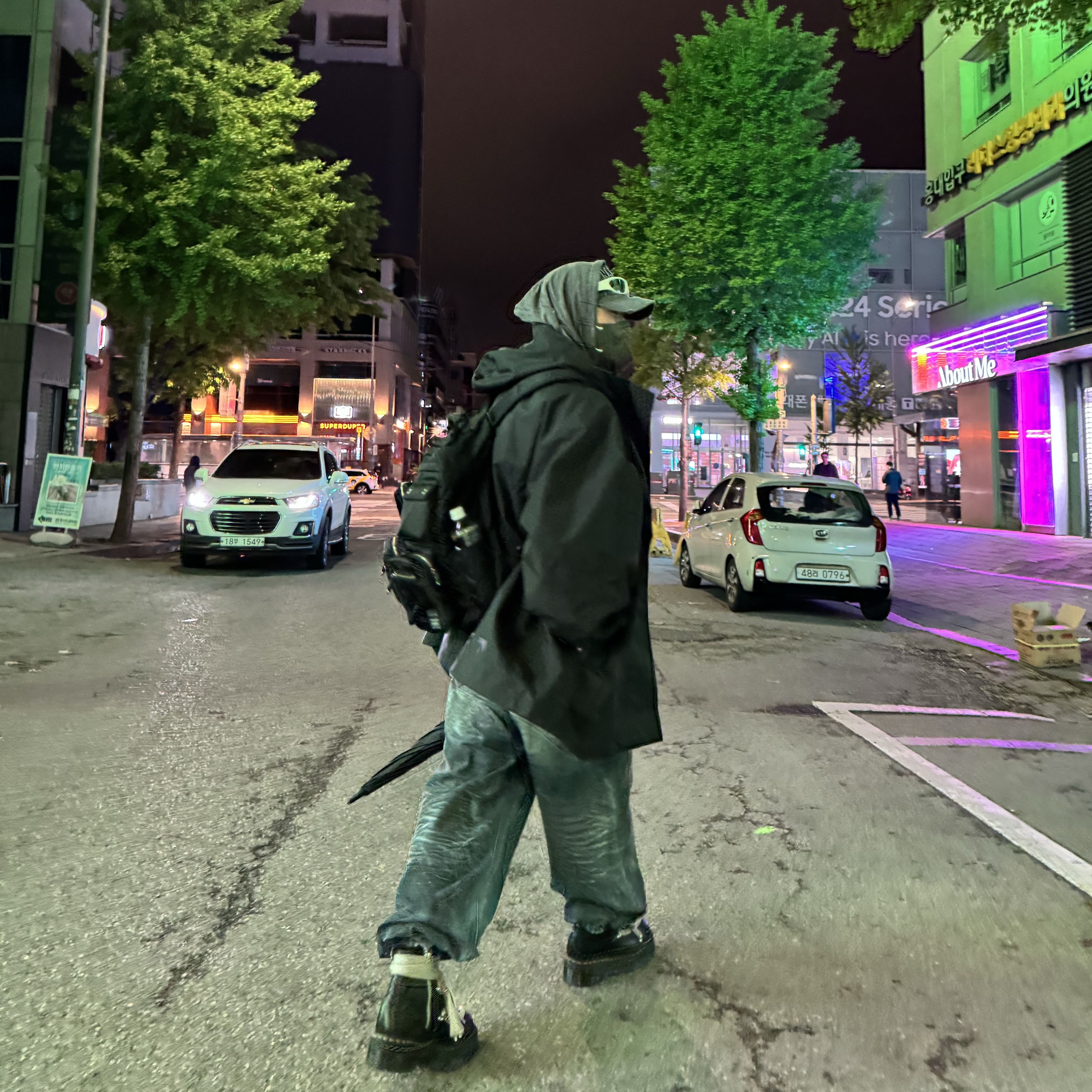Porter x Toga Backpack Black, Yeezy Gap Engineered By Balenciaga T-Cut Parka Black 착용 스타일 - 1