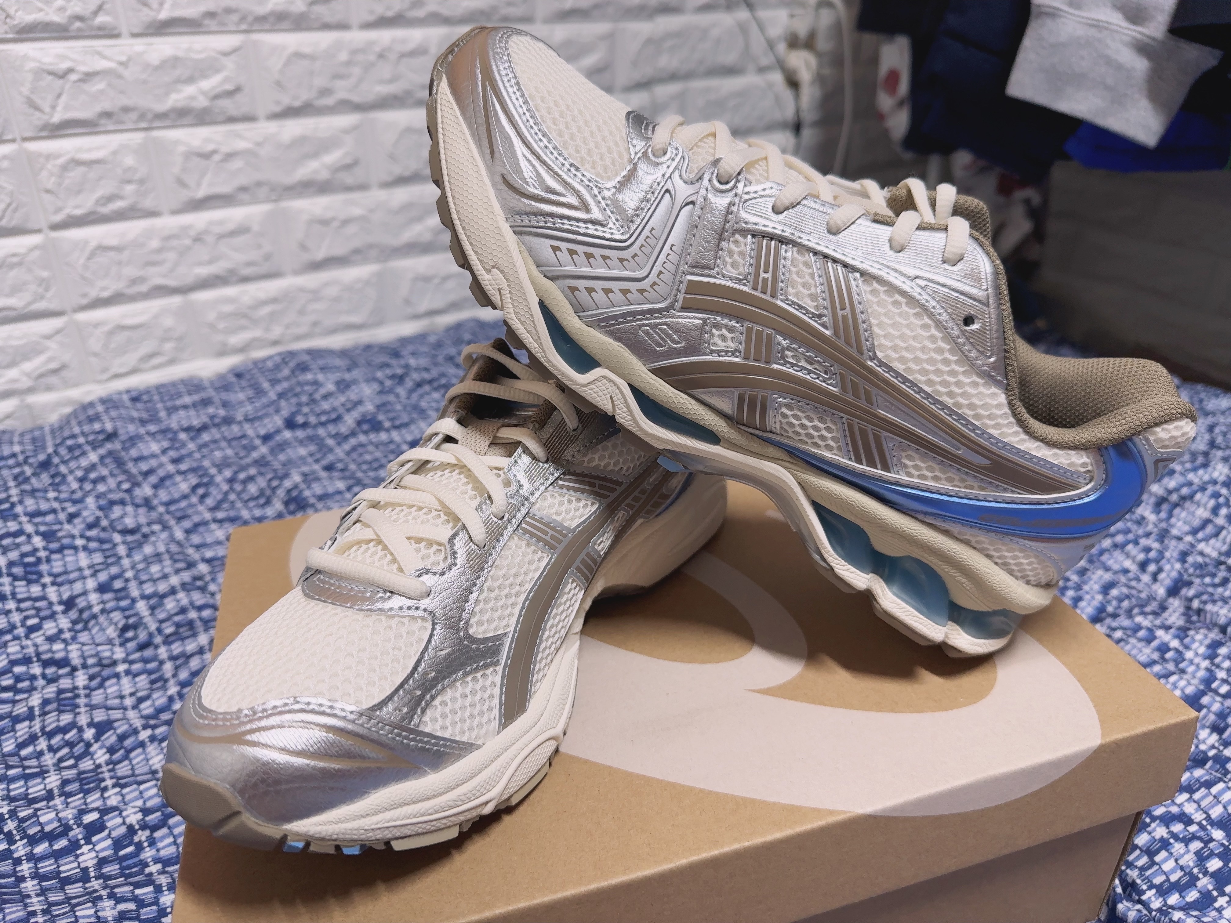 (W) Asics Gel-Kayano 14 Cream Pepper 착용 스타일 - 7