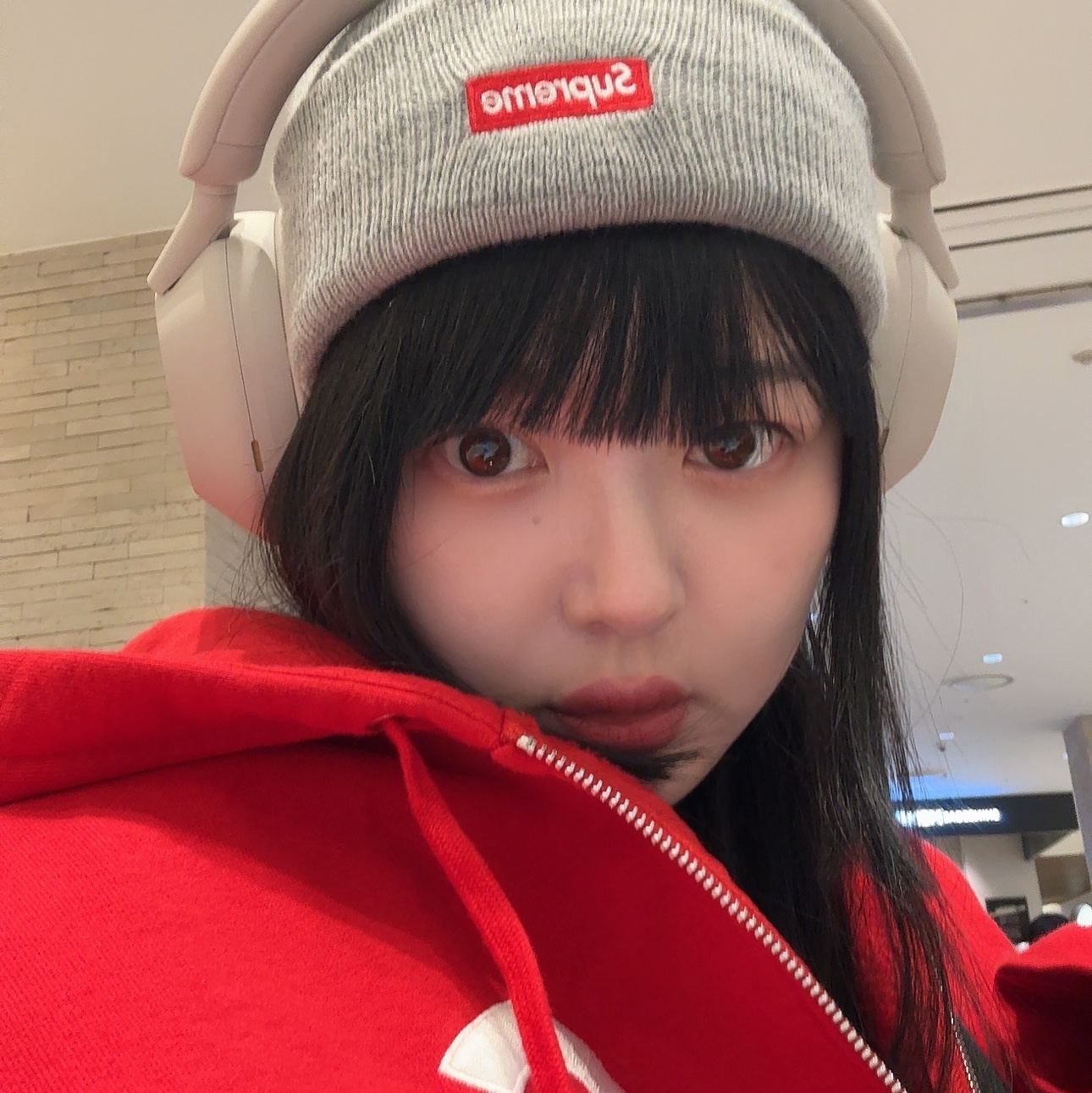 Supreme $ Hooded Sweatshirt Red - 24SS, Sony WH-1000XM5 Silver (Korean Ver.) 착용 스타일 - 3