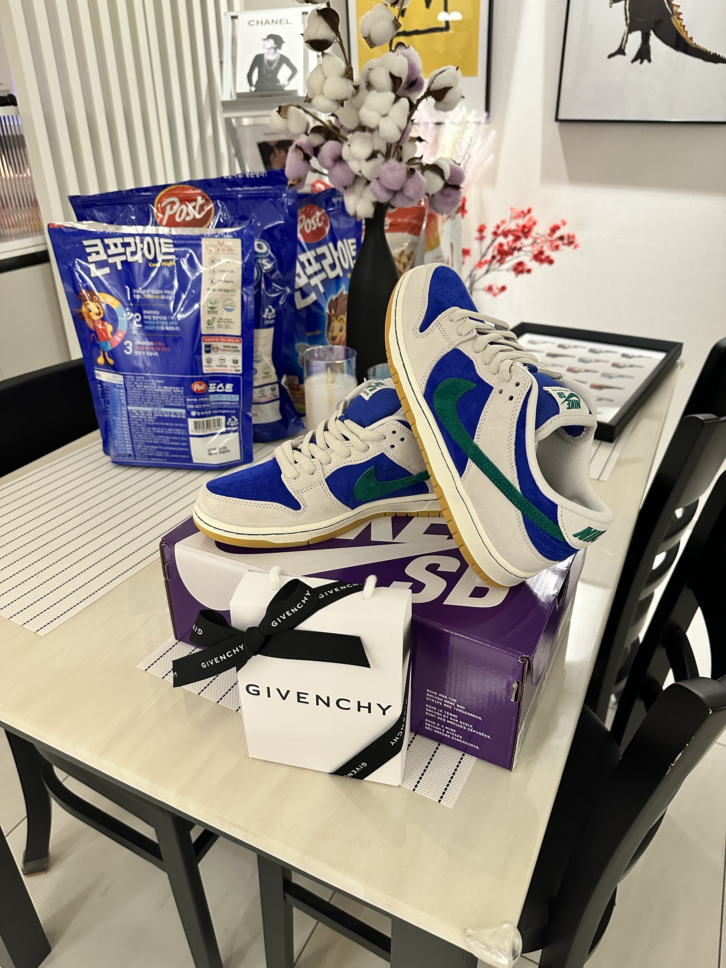 Nike SB Dunk Low Pro Phantom and Hyper Royal 착용 스타일