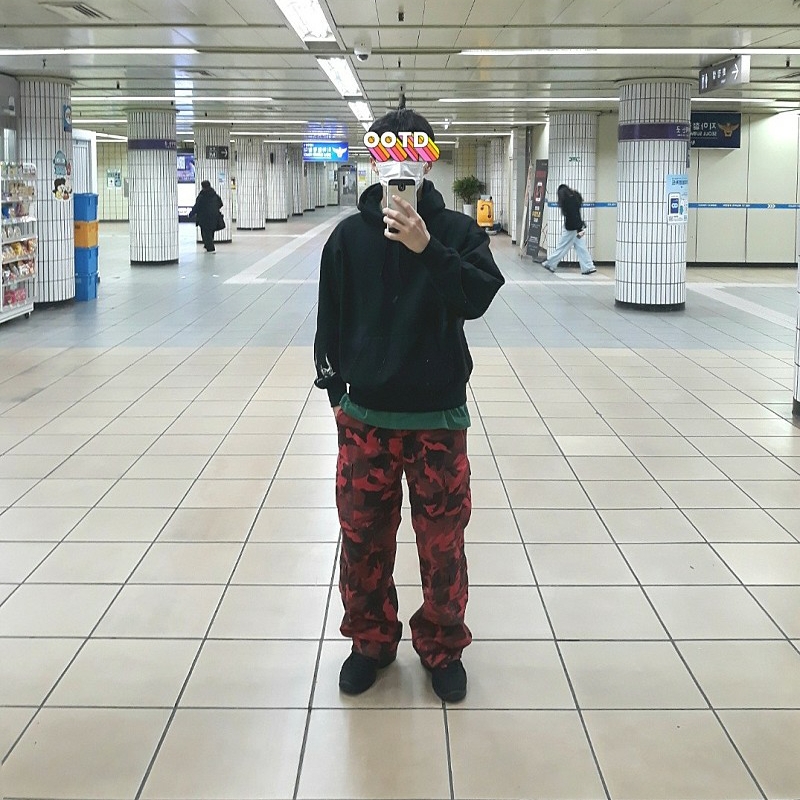 Supreme x Bounty Hunter Hooded Sweatshirt Black - 23FW, Supreme Blowfish T-Shirt Light Pine - 23SS 착용 스타일 - 2