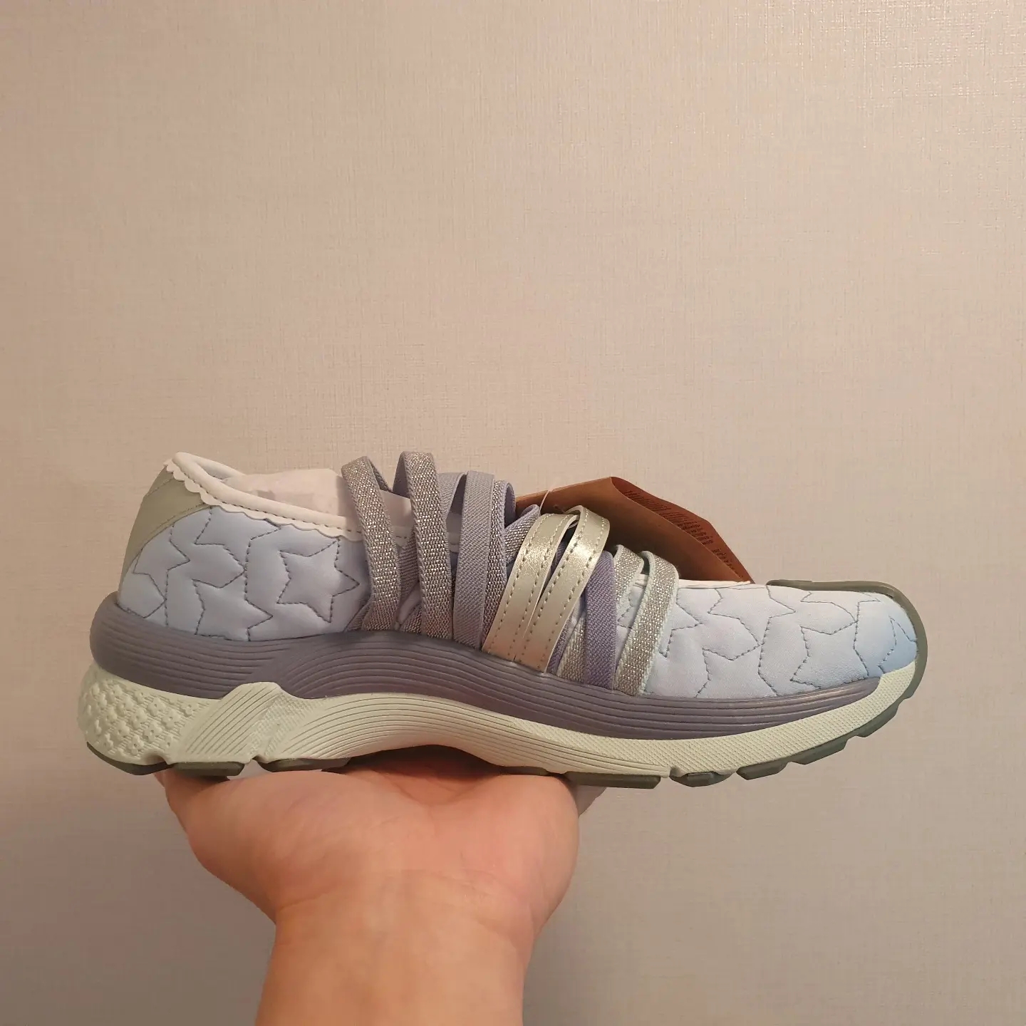 (W) Asics x Kiko Kostadinov x Heaven by Marc Jacobs Gel-Lokros Faded Denim Pale Aqua 착용 스타일 - 1