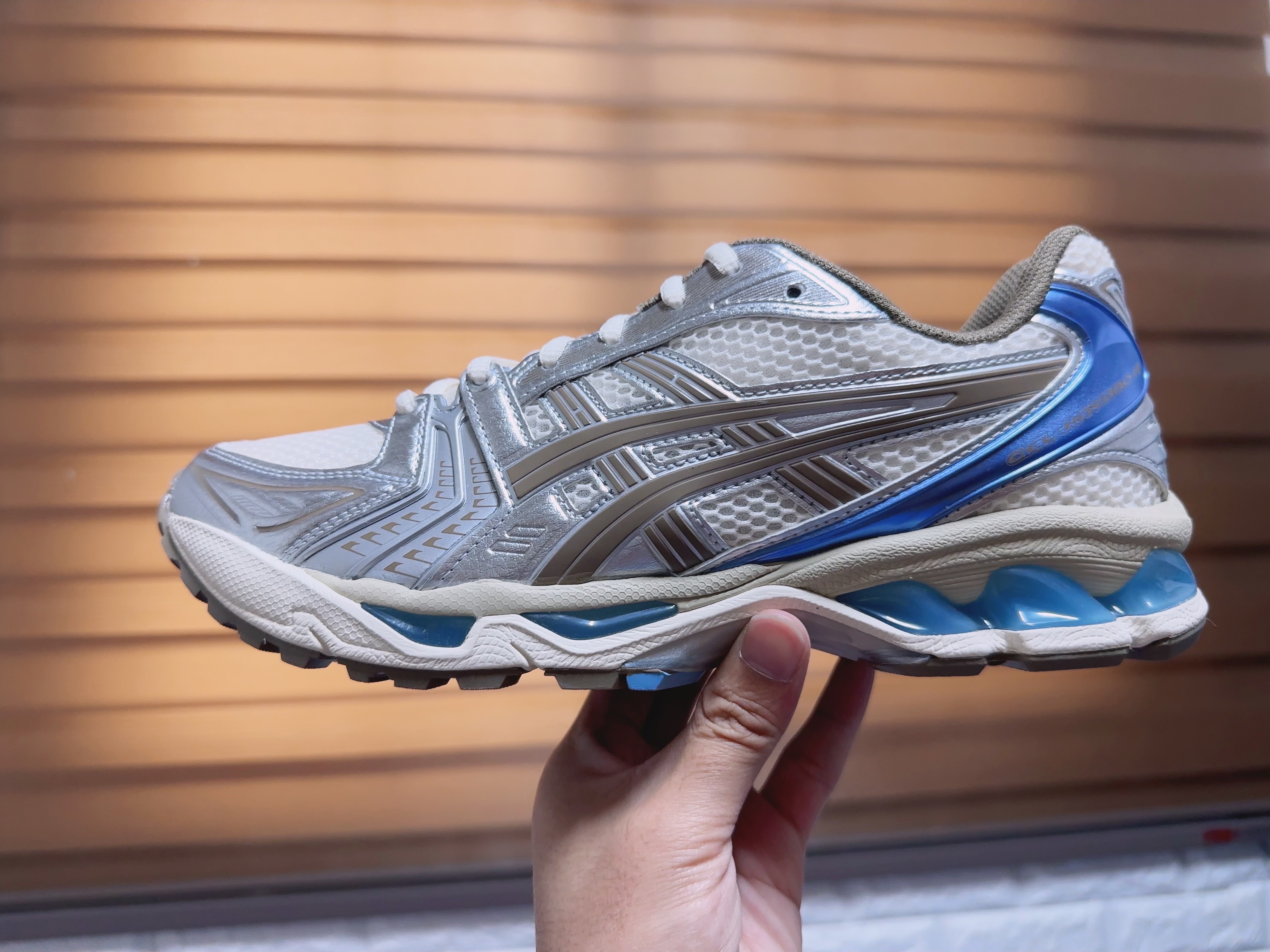 (W) Asics Gel-Kayano 14 Cream Pepper 착용 스타일 - 2