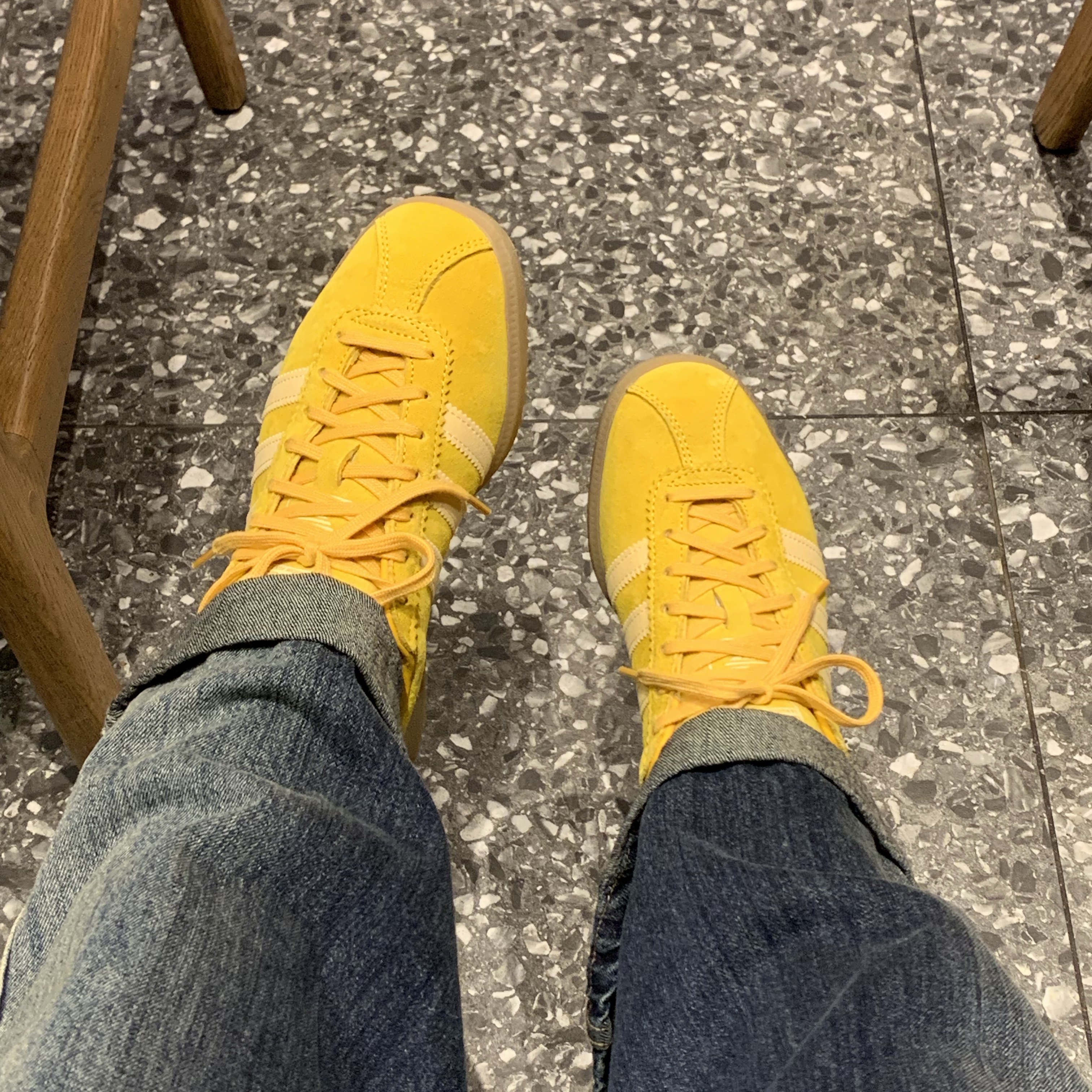 Adidas Bermuda Bold Gold 착용 스타일 - 2