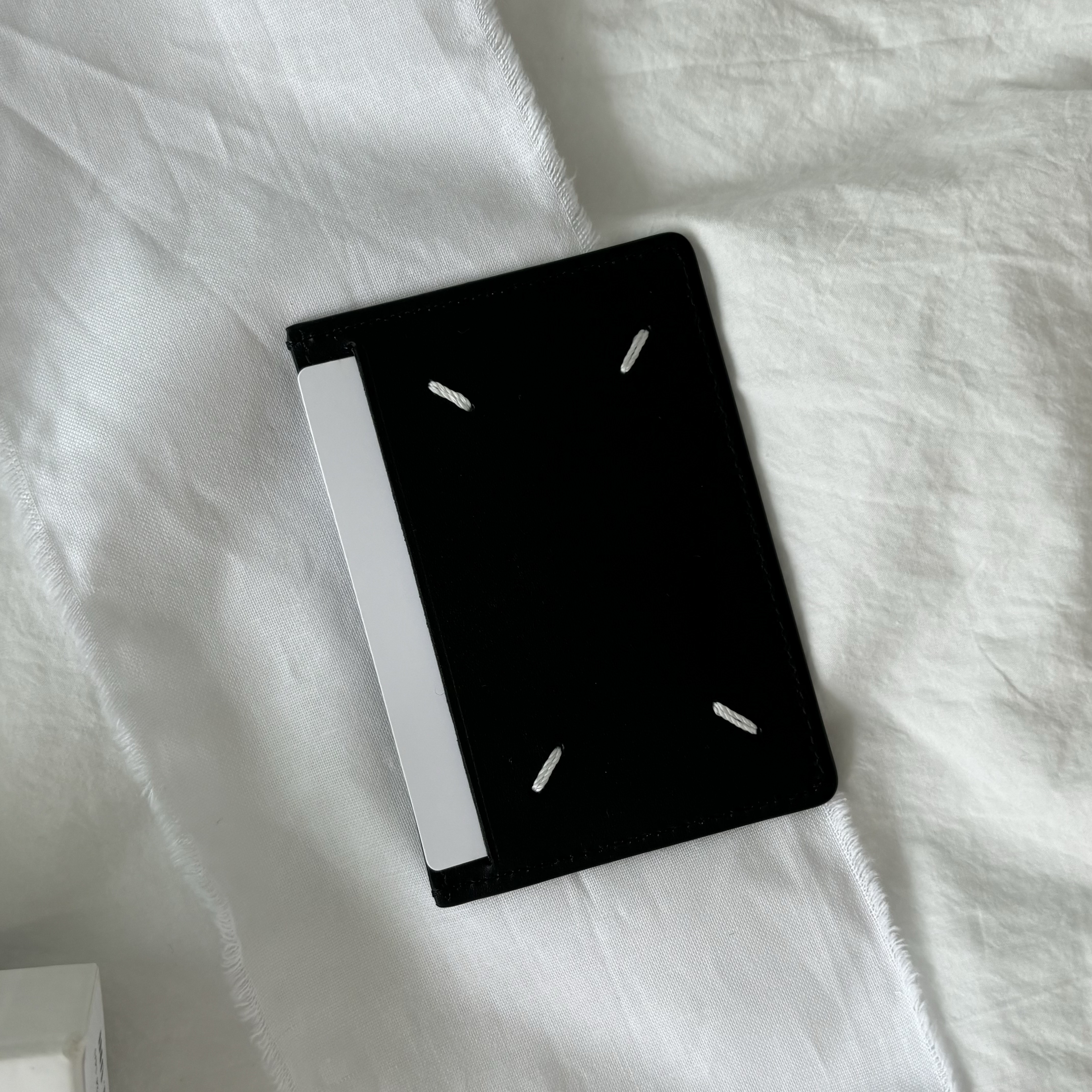 Maison Margiela Four Stitch Card Holder Black 착용 스타일