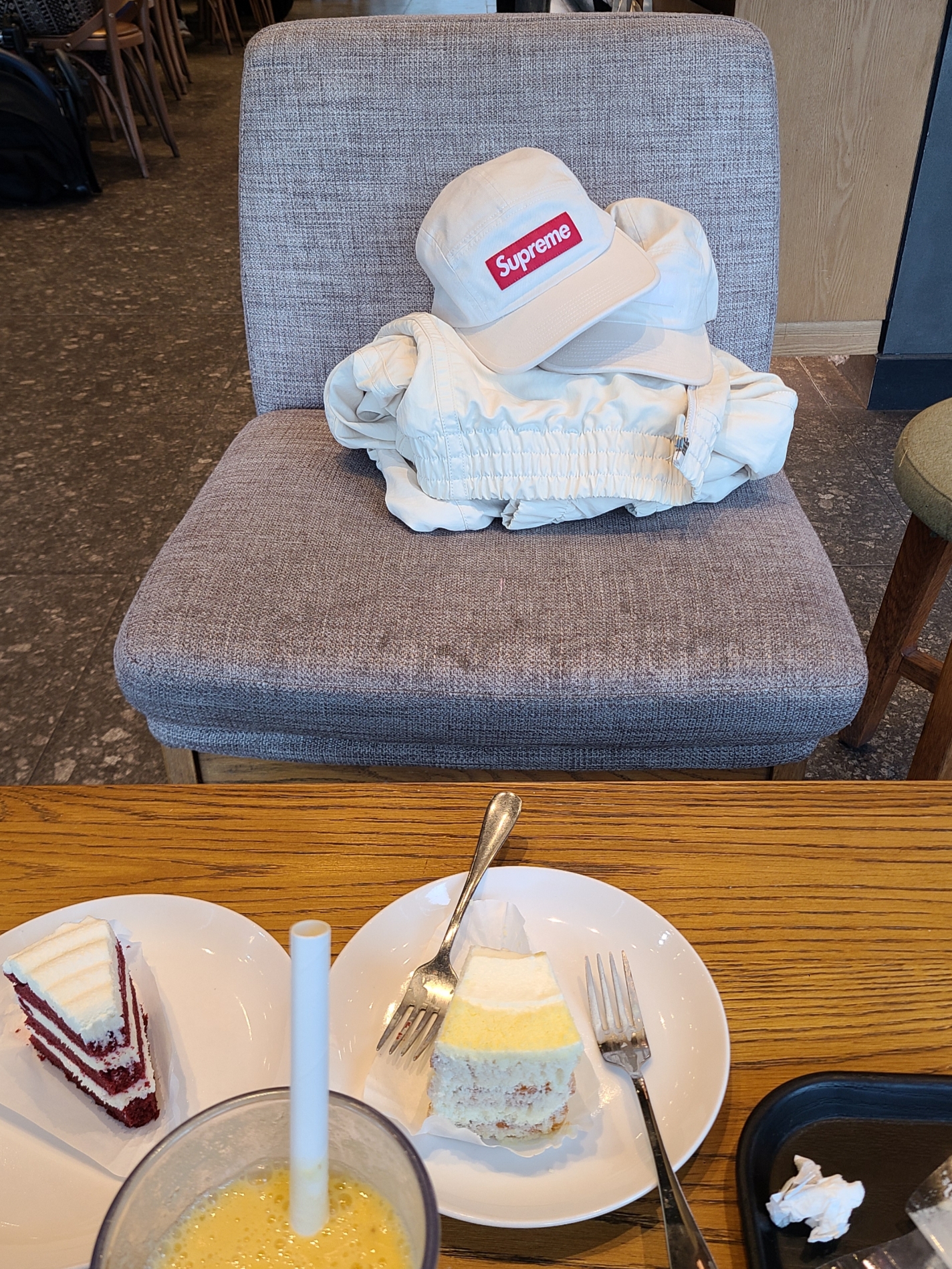 Supreme Washed Chino Twill Camp Cap Natural - 24SS, Supreme Washed Chino Twill Camp Cap Natural - 23FW 착용 스타일 - 2