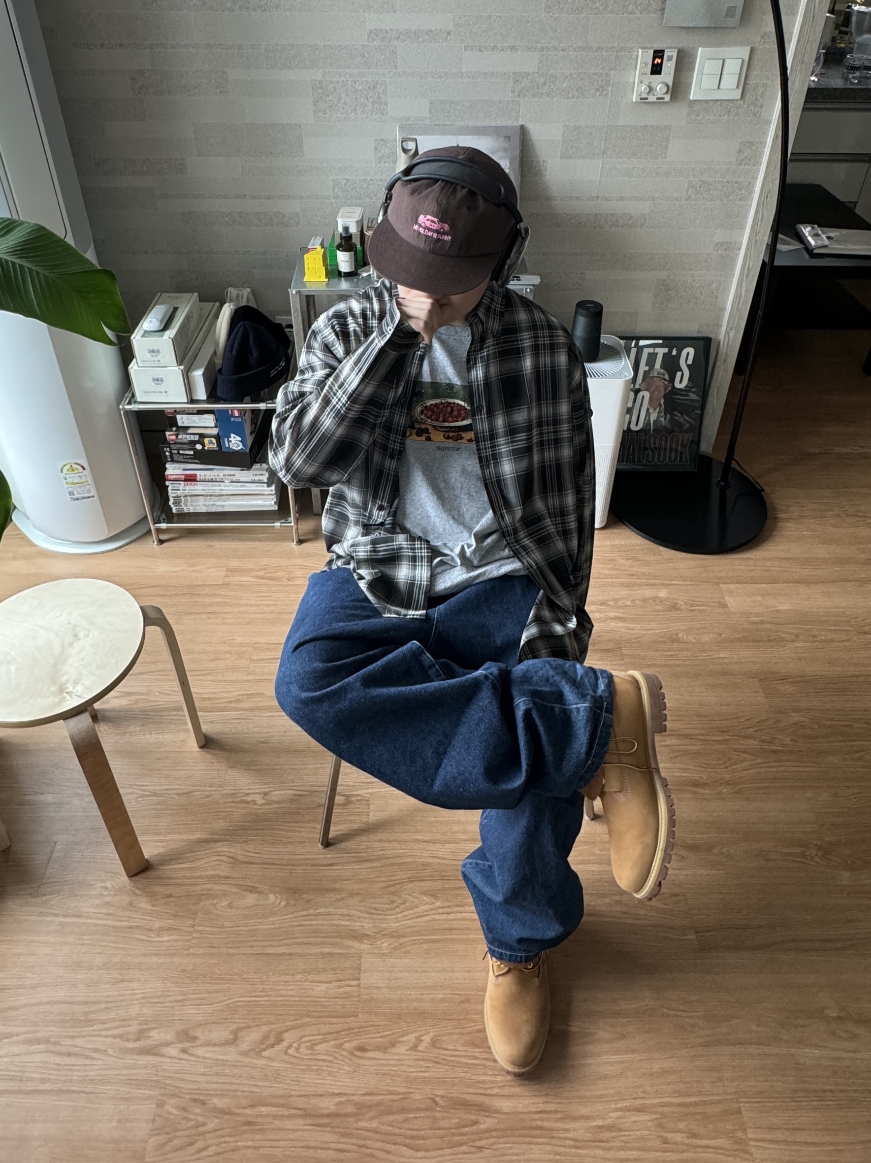 Timberland Premium 6 inch Waterproof Boot Wheat Nubuck - Wide, Supreme Strawberries T-Shirt Heather Grey - 23SS 착용 스타일