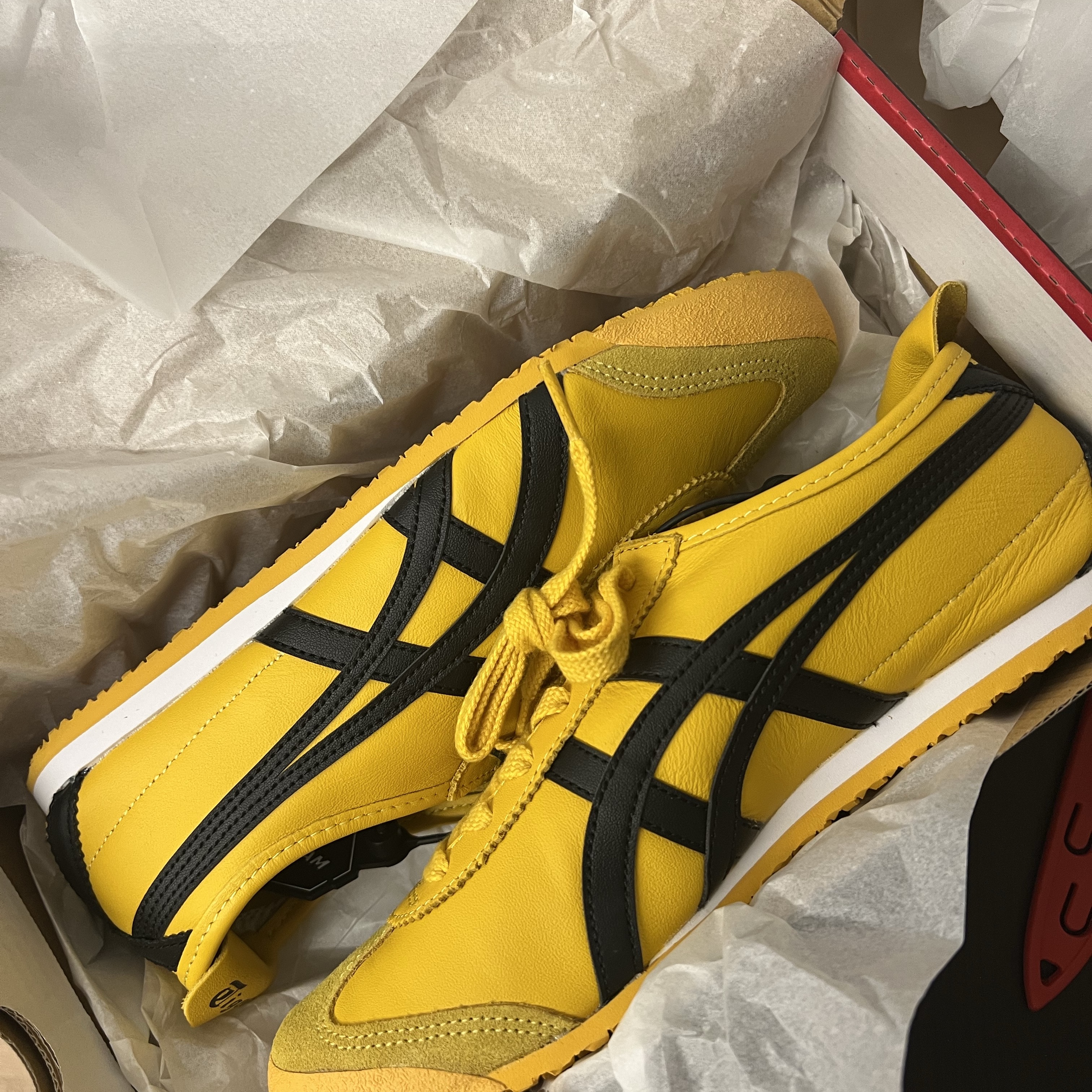 Onitsuka Tiger Mexico 66 Yellow Black 착용 스타일