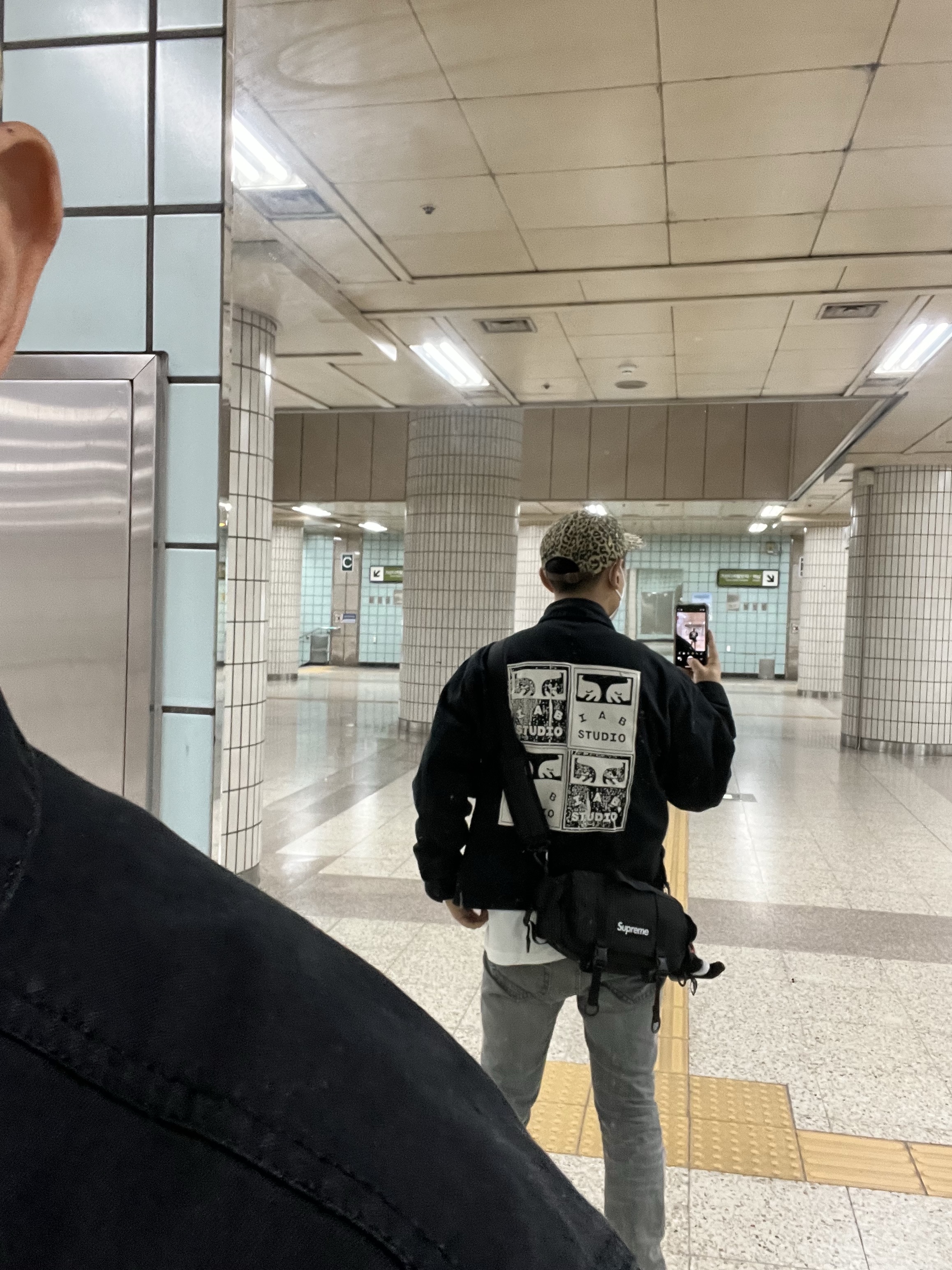 IAB Studio x Obey Poster Zip Jacket Anthracite, Supreme Washed Chino Twill Camp Cap Leopard - 23FW 착용 스타일
