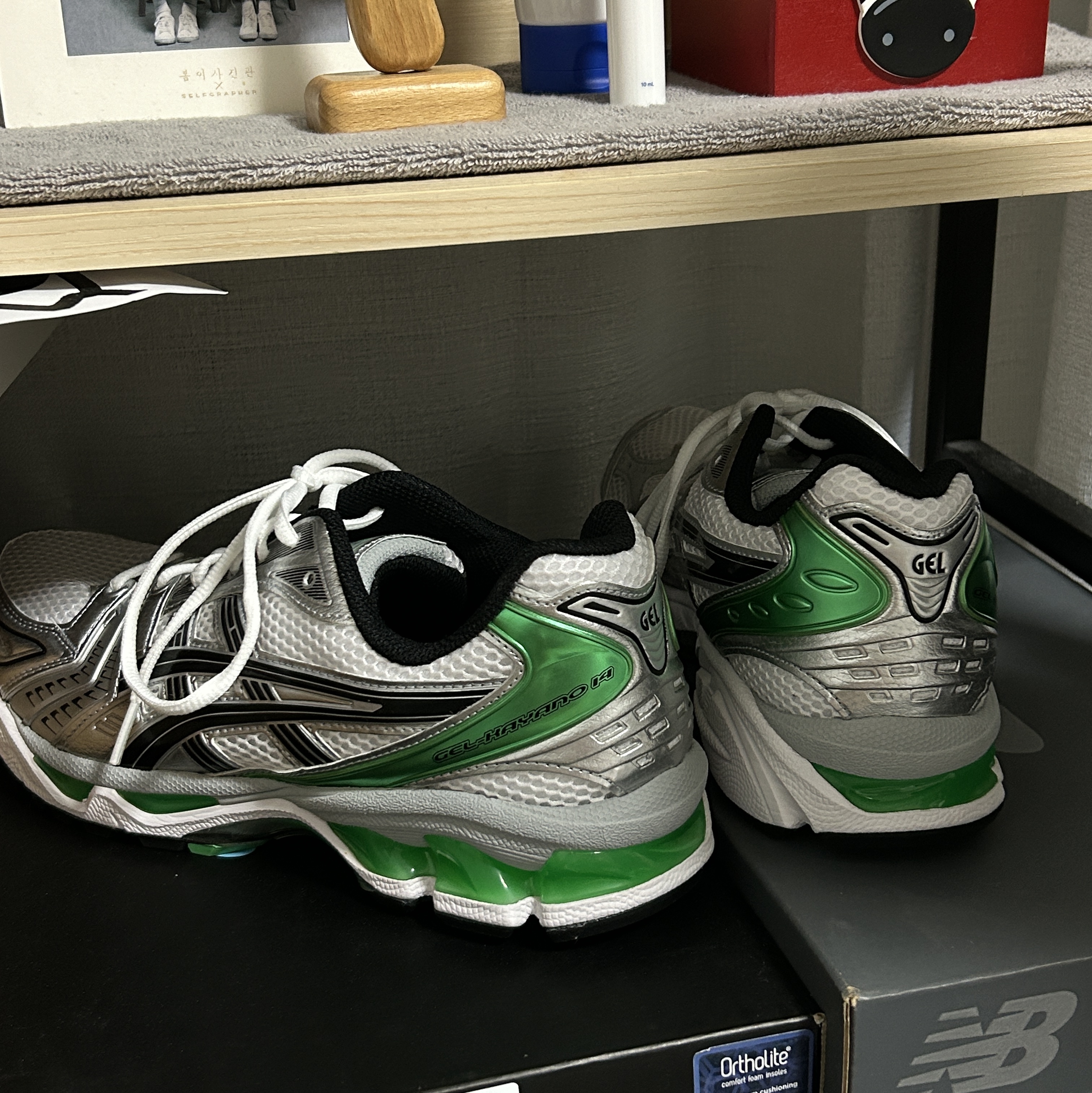 Asics Gel-Kayano 14 White Malachite Green 착용 스타일 - 2