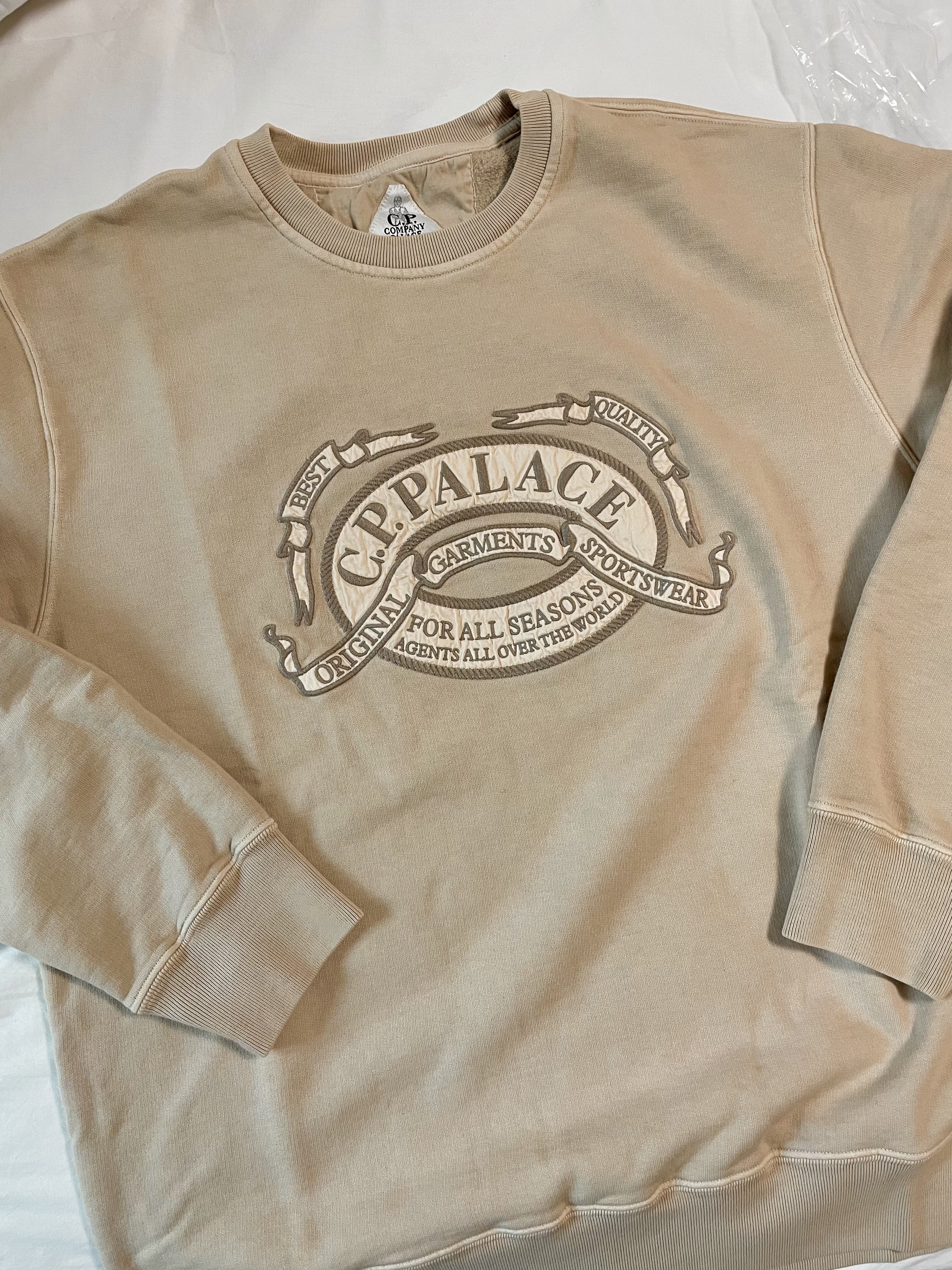 Palace x C.P. Company Classic Over Dyed Crew Sweatshirt Stone - 22FW 착용 스타일