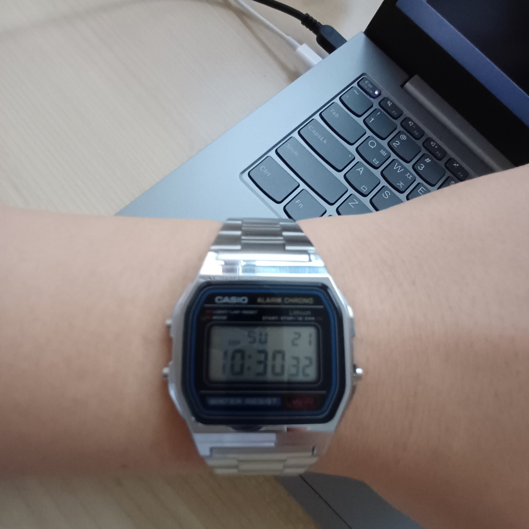 Casio A-158WA-1 착용 스타일