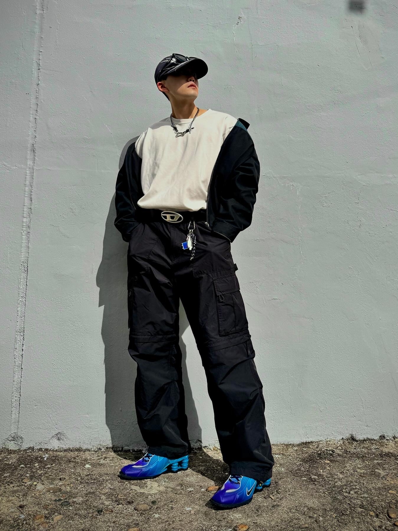 Nike x Martine Rose Shox MR4 Scuba Blue, Diesel B-1DR Leather Belt with D Buckle Black 착용 스타일 - 1