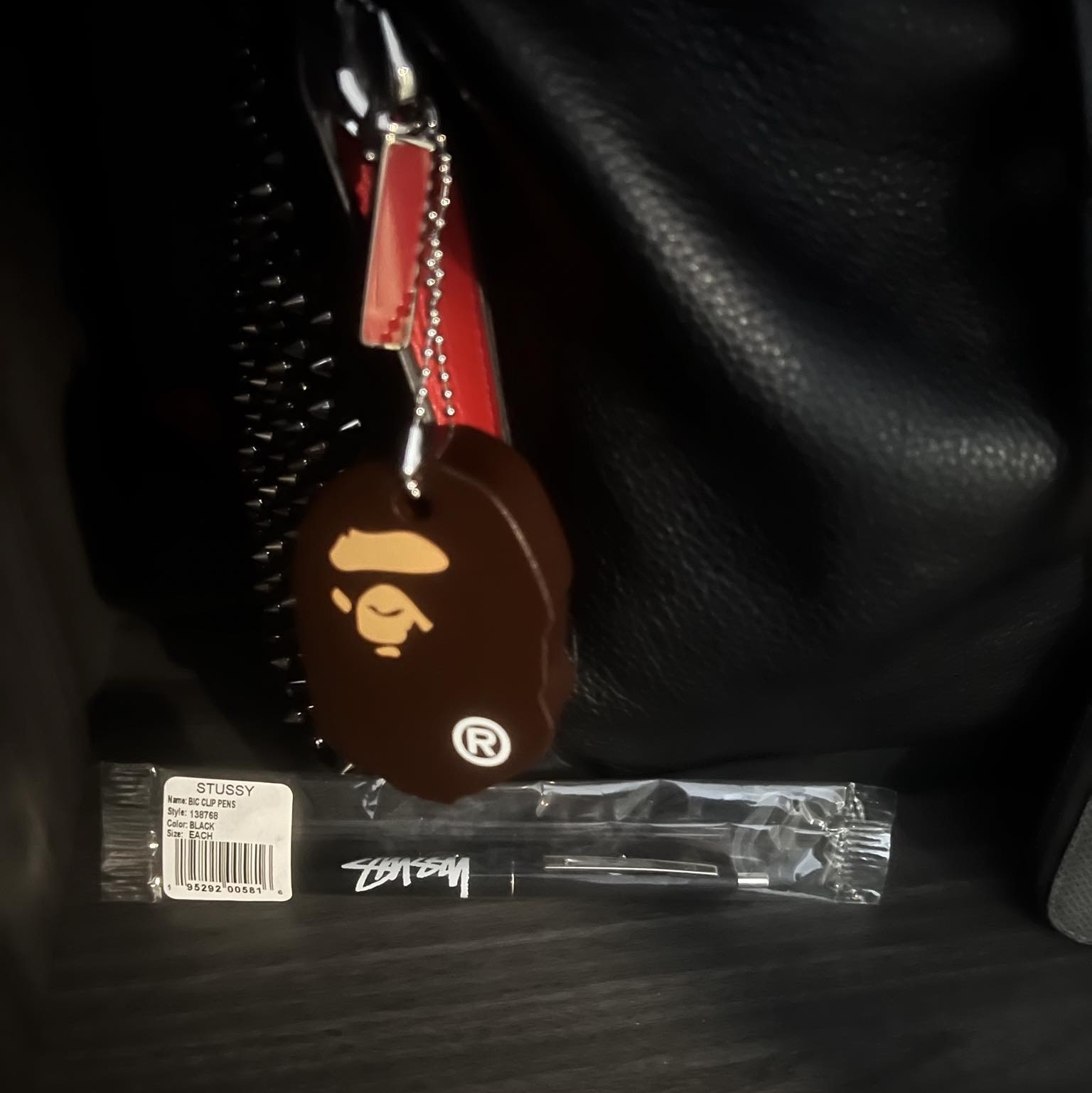 BAPE Ape Head Keychain (Vinyl Acetate), Stussy BIC Clip Pen Black 착용 스타일