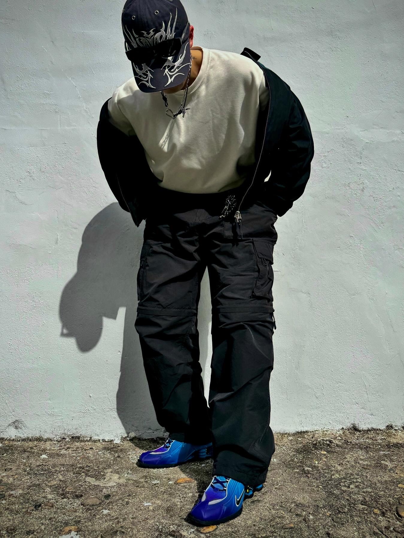 Nike x Martine Rose Shox MR4 Scuba Blue, Diesel B-1DR Leather Belt with D Buckle Black 착용 스타일 - 2