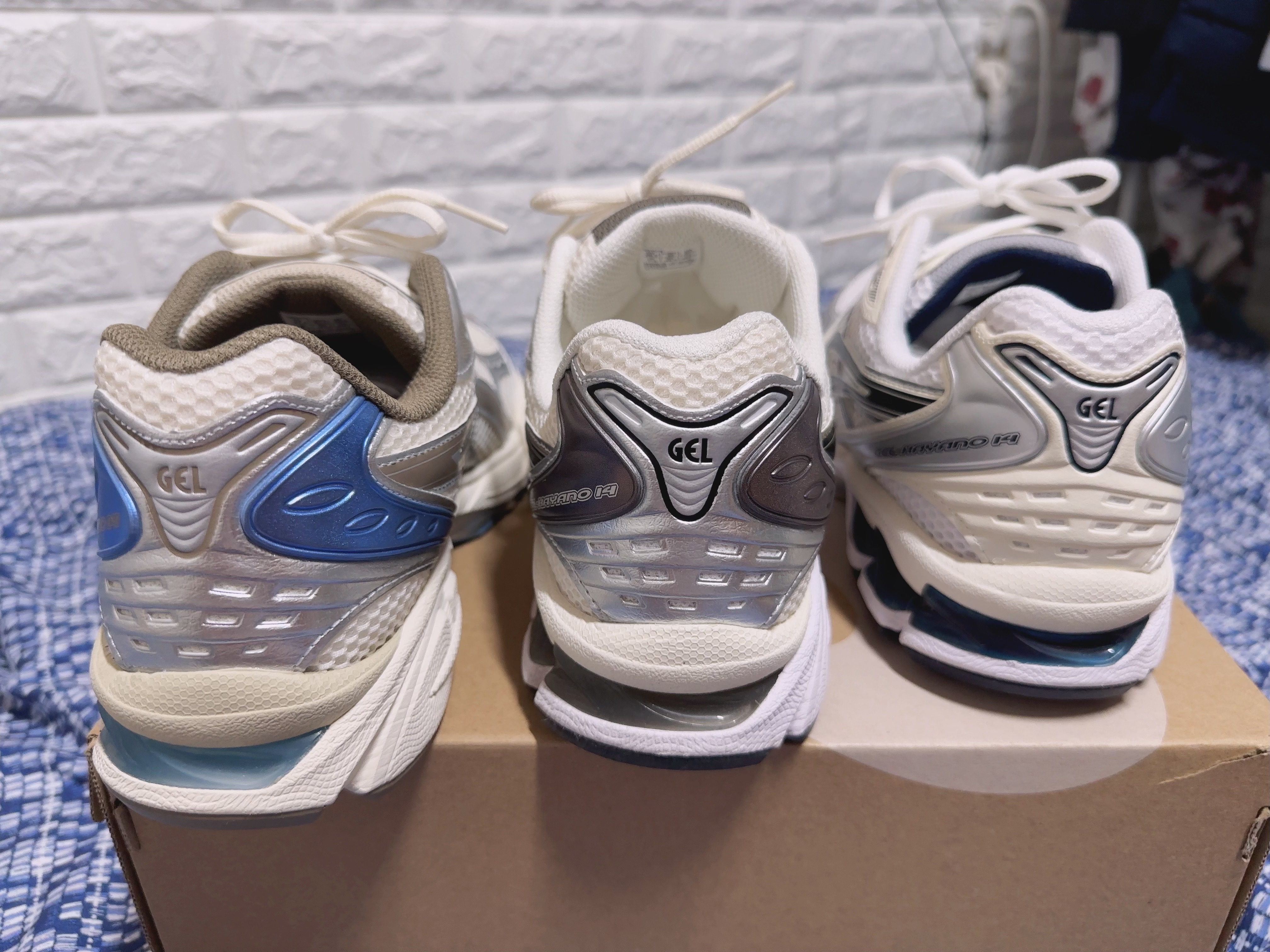 (W) Asics Gel-Kayano 14 White Midnight, (W) Asics Gel-Kayano 14 Cream Pepper 착용 스타일 - 4