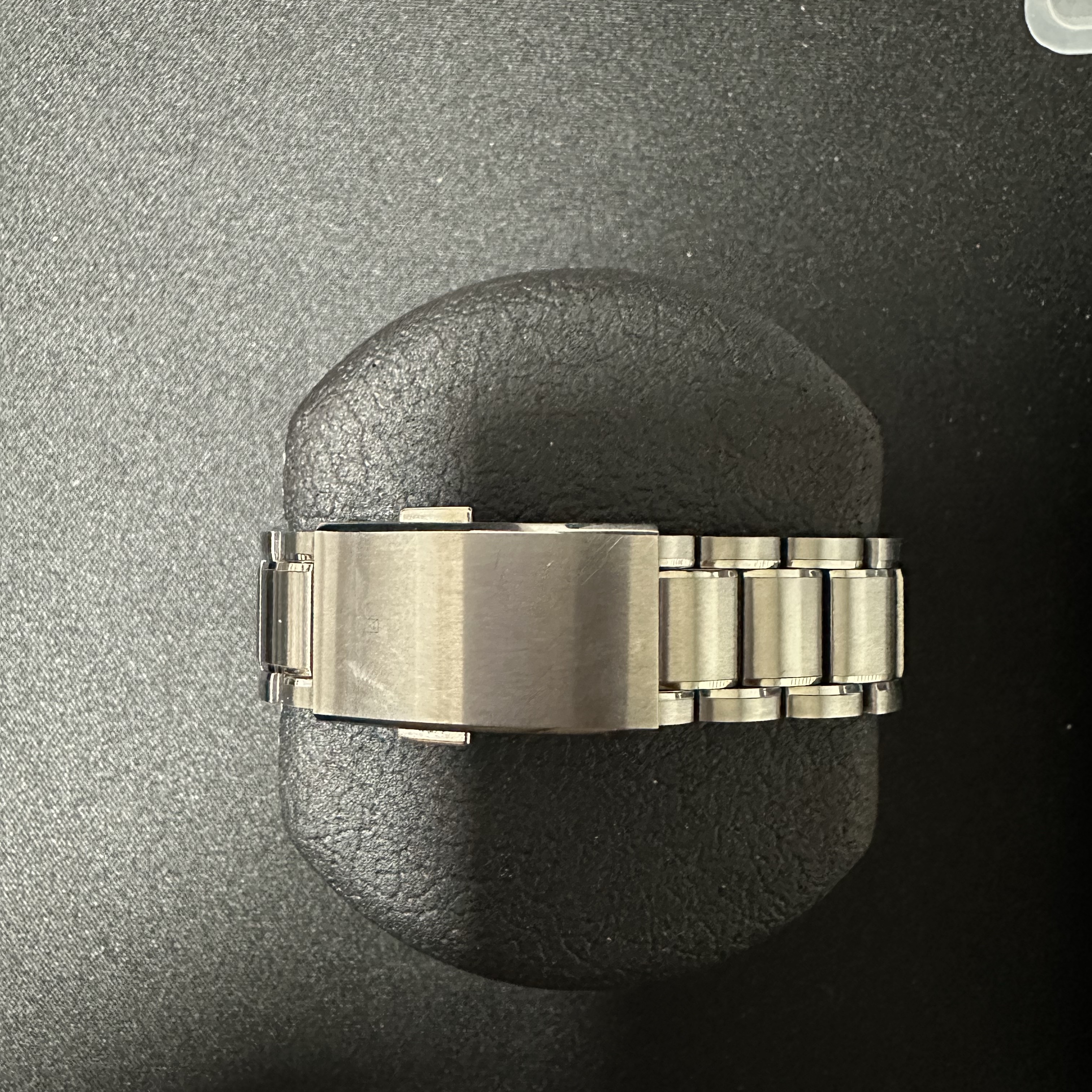 Longines x Hodinkee Limited Edition Spirit Zulu Time Automatic Titanium Washed Black 착용 스타일 - 5