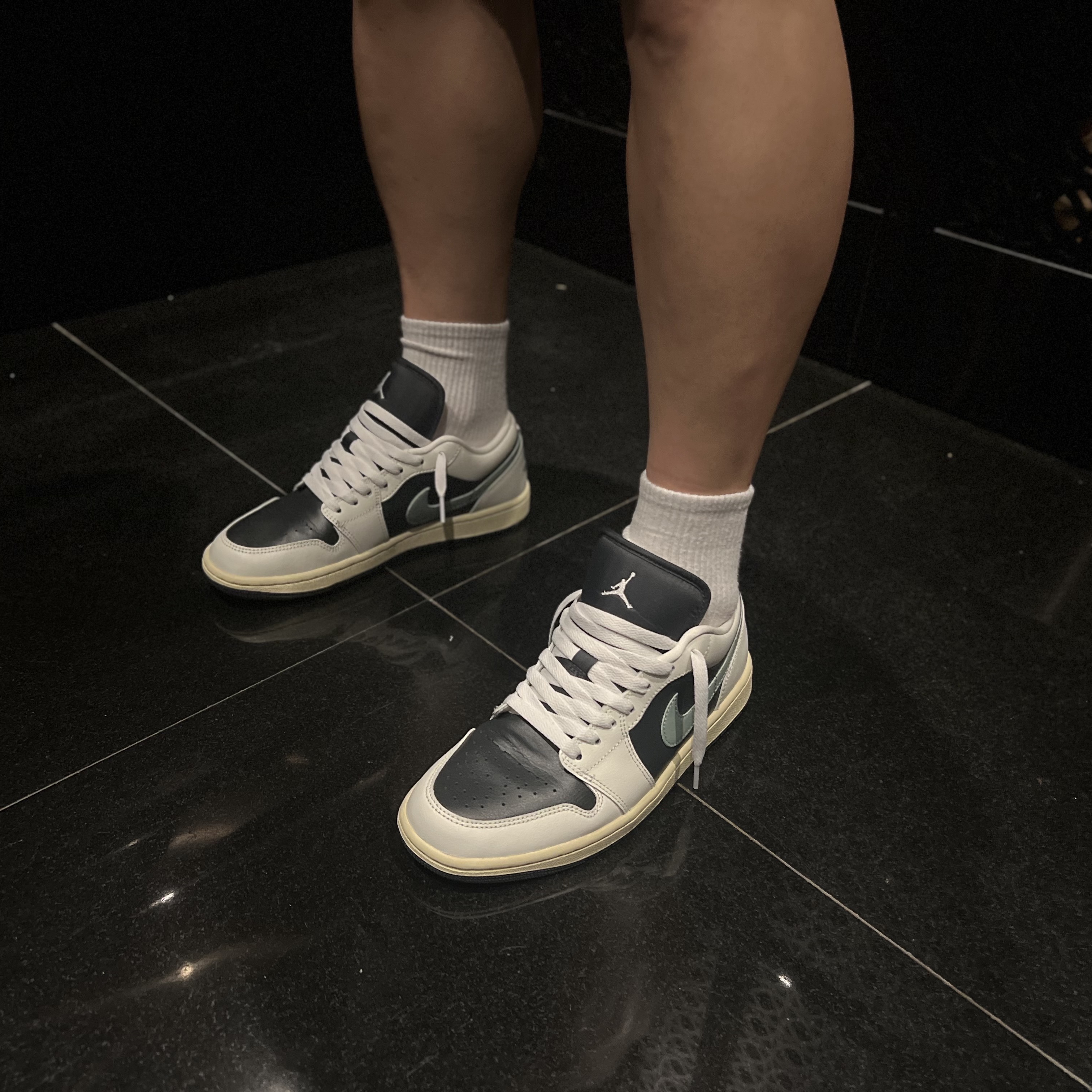 (W) Jordan 1 Low Anthracite Sail 착용 스타일 - 2